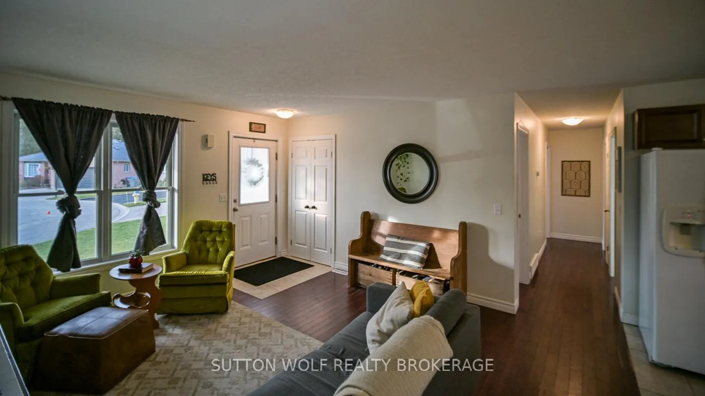 Photo 3 of 29 Pittao Place, Strathroy-Caradoc, NE — HOMEH