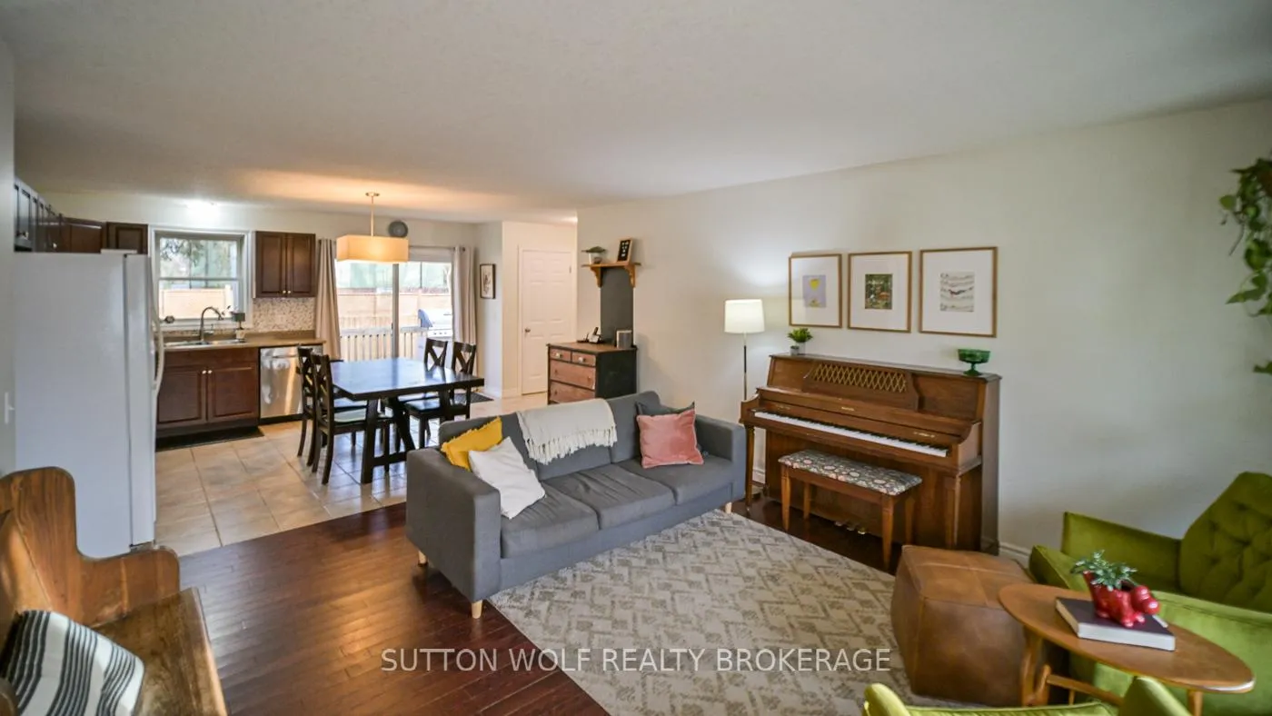 Photo 4 of 29 Pittao Place, Strathroy-Caradoc, NE — HOMEH
