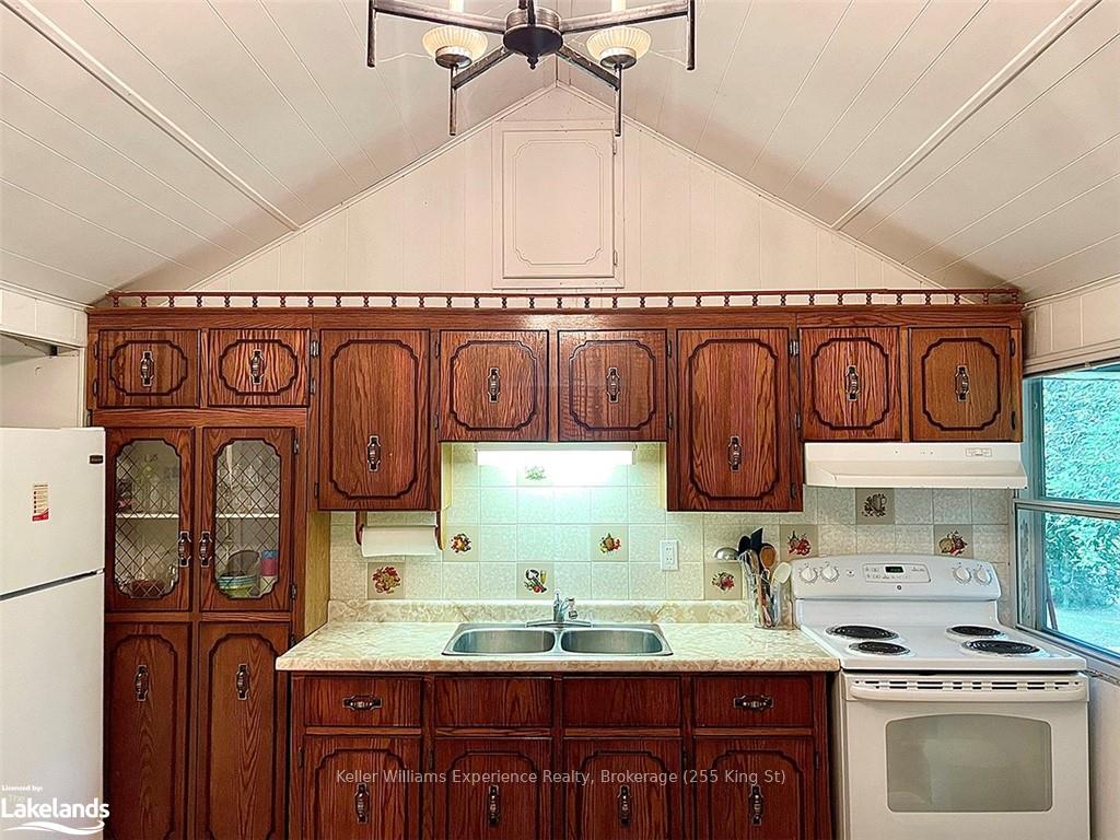 Photo 5 of 35 Roc Rd, Tiny, Rural Tiny — HOMEH