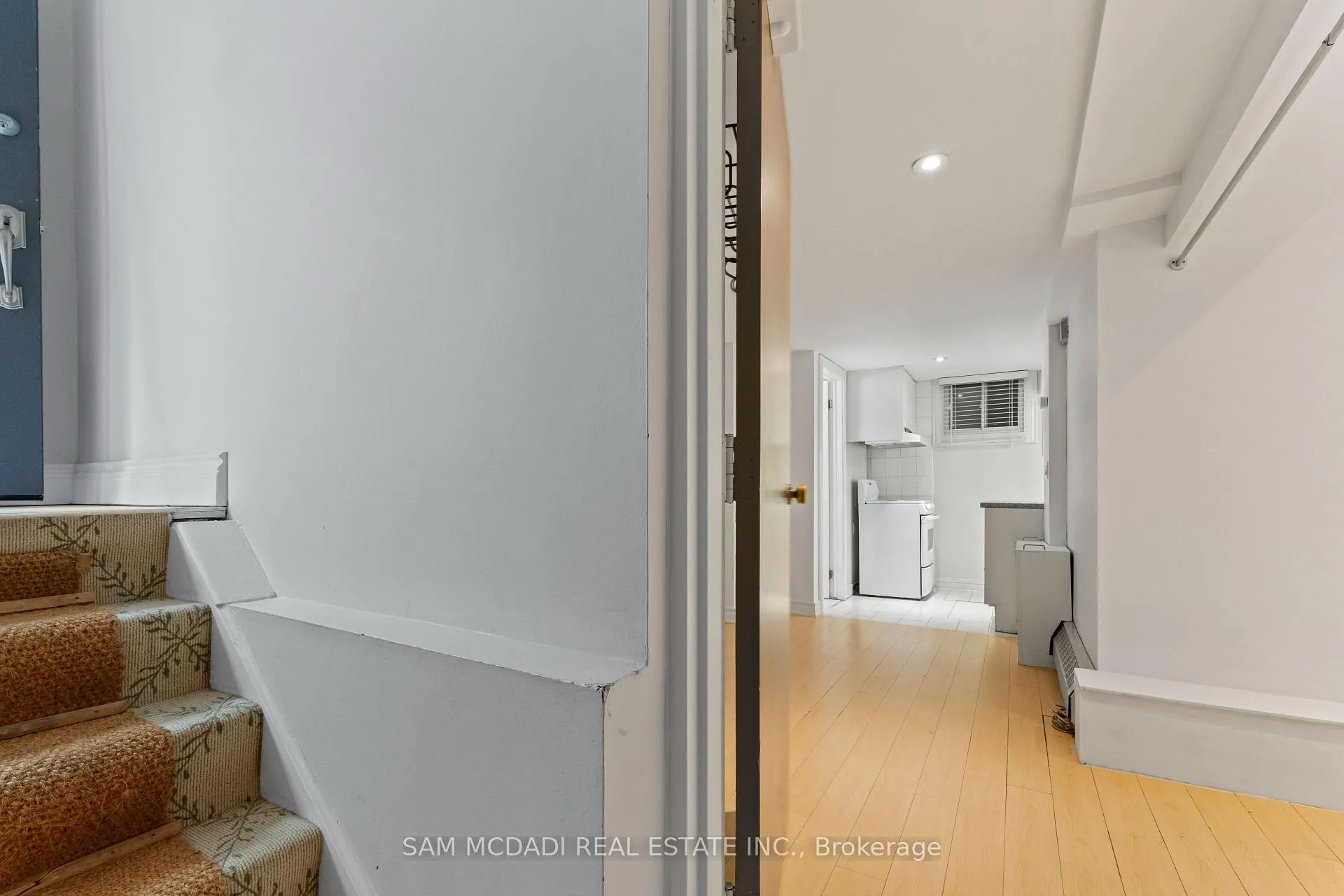 Photo 7 of Unit Lower, 26 Pine Avenue, Toronto, The Beaches — HOMEH