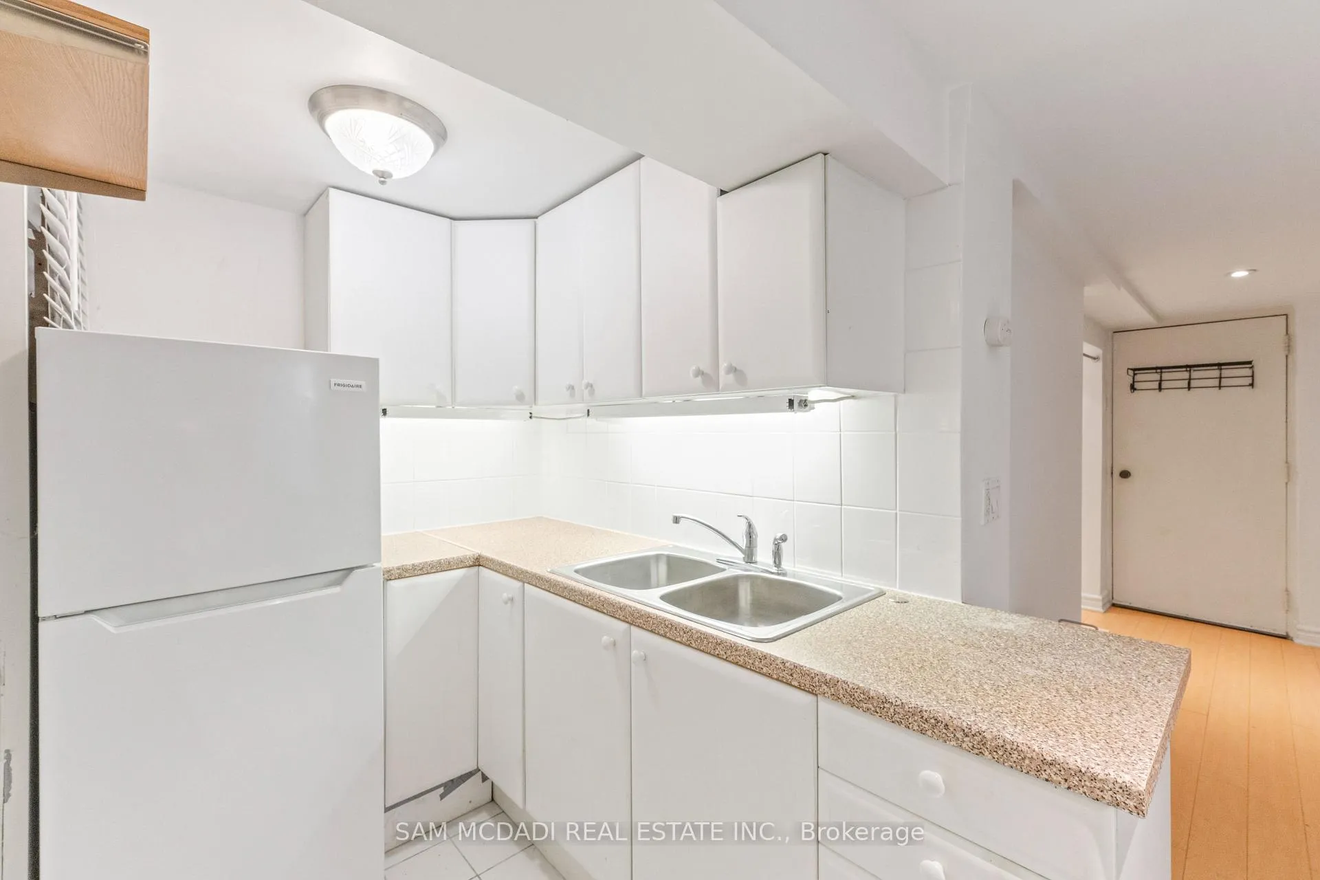Photo 14 of Unit Lower, 26 Pine Avenue, Toronto, The Beaches — HOMEH