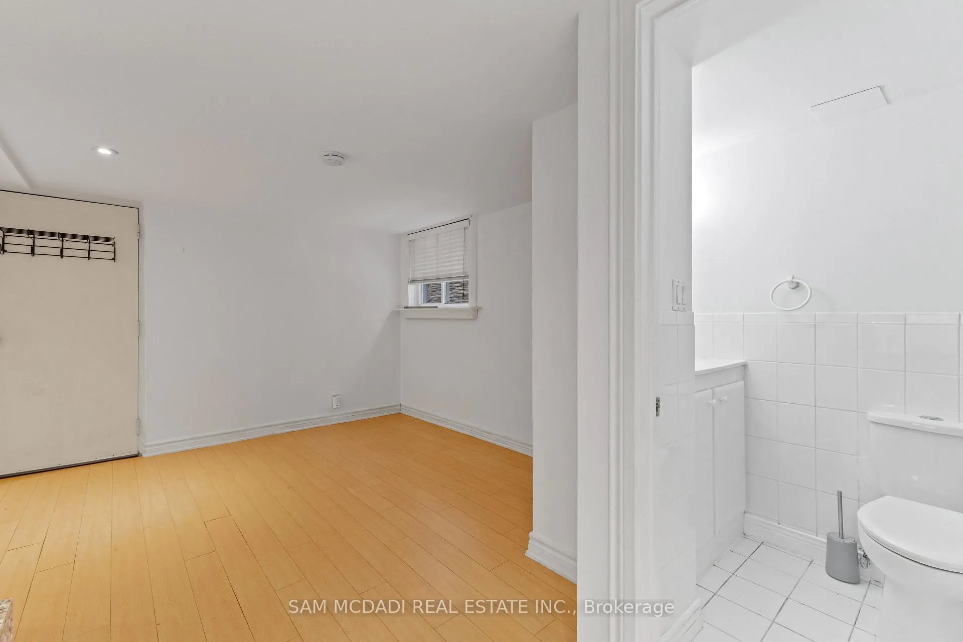 Photo 17 of Unit Lower, 26 Pine Avenue, Toronto, The Beaches — HOMEH