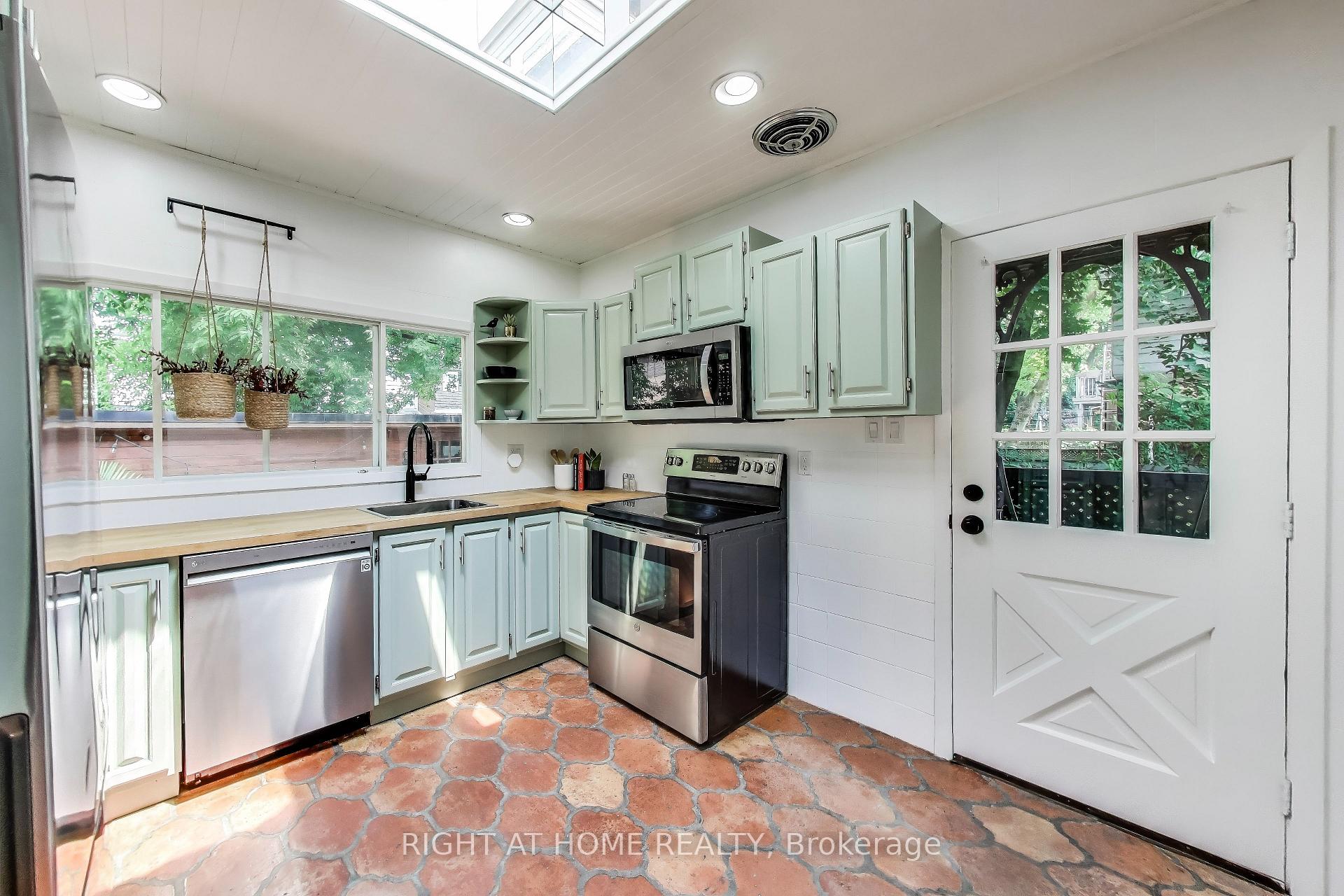 Photo 7 of 1071 Craven Road, Toronto, Greenwood-Coxwell — HOMEH