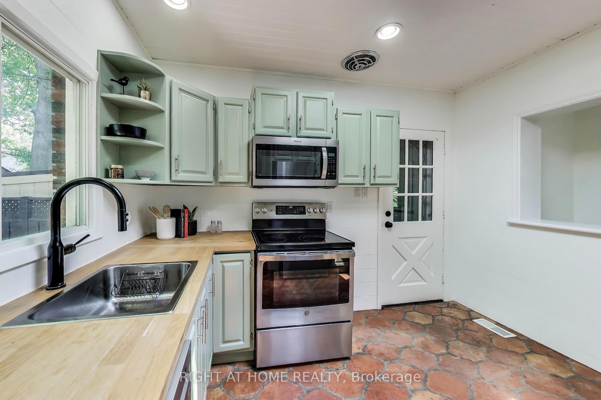 Photo 8 of 1071 Craven Road, Toronto, Greenwood-Coxwell — HOMEH