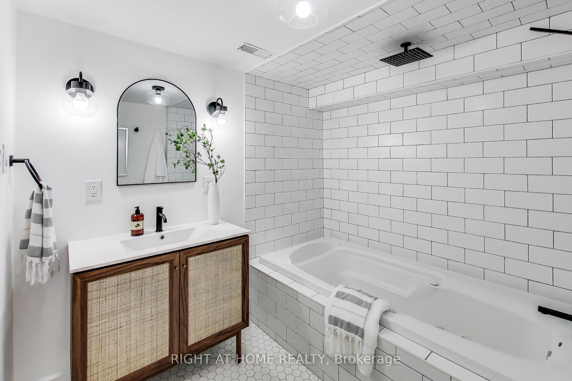 Photo 20 of 1071 Craven Road, Toronto, Greenwood-Coxwell — HOMEH