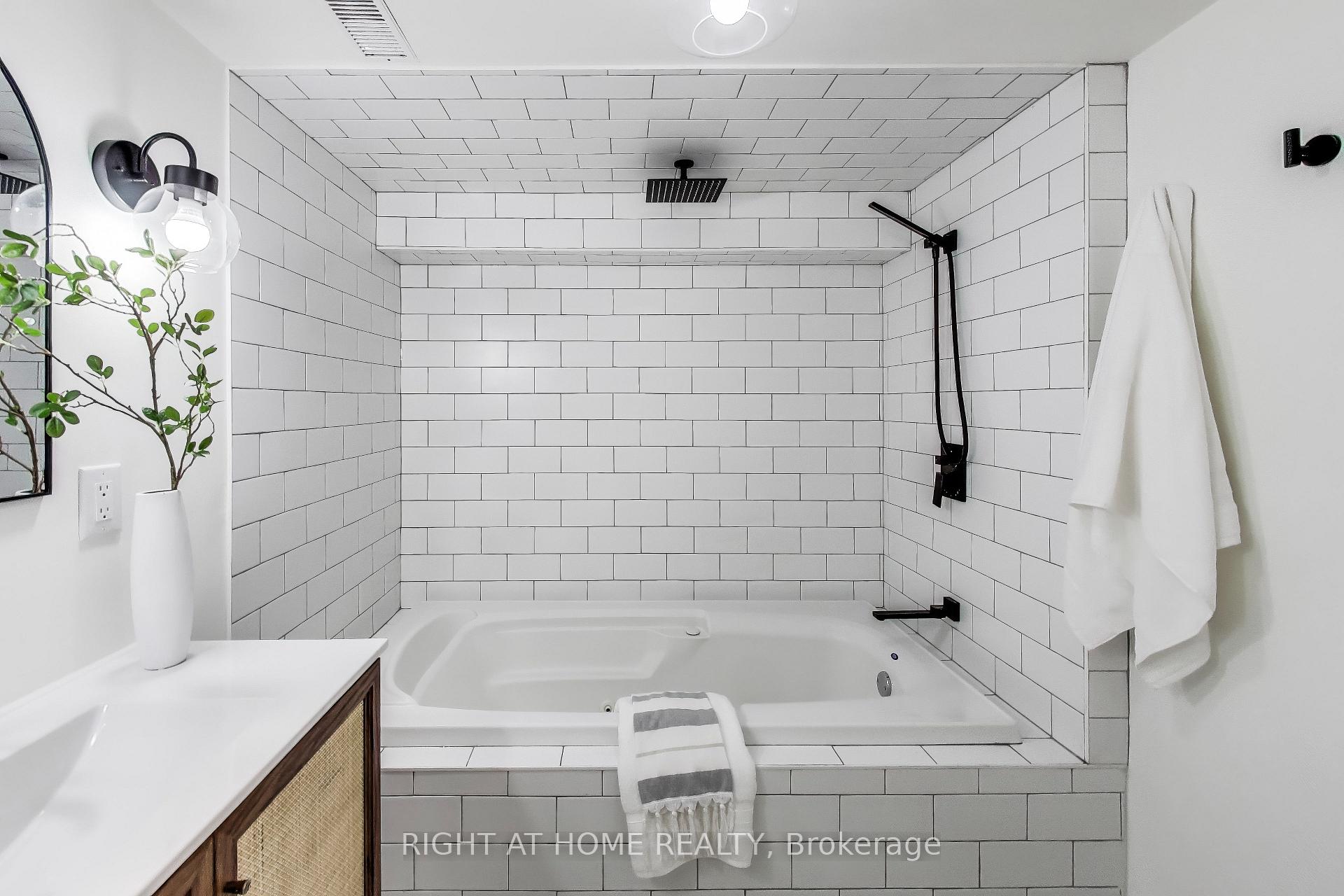 Photo 21 of 1071 Craven Road, Toronto, Greenwood-Coxwell — HOMEH