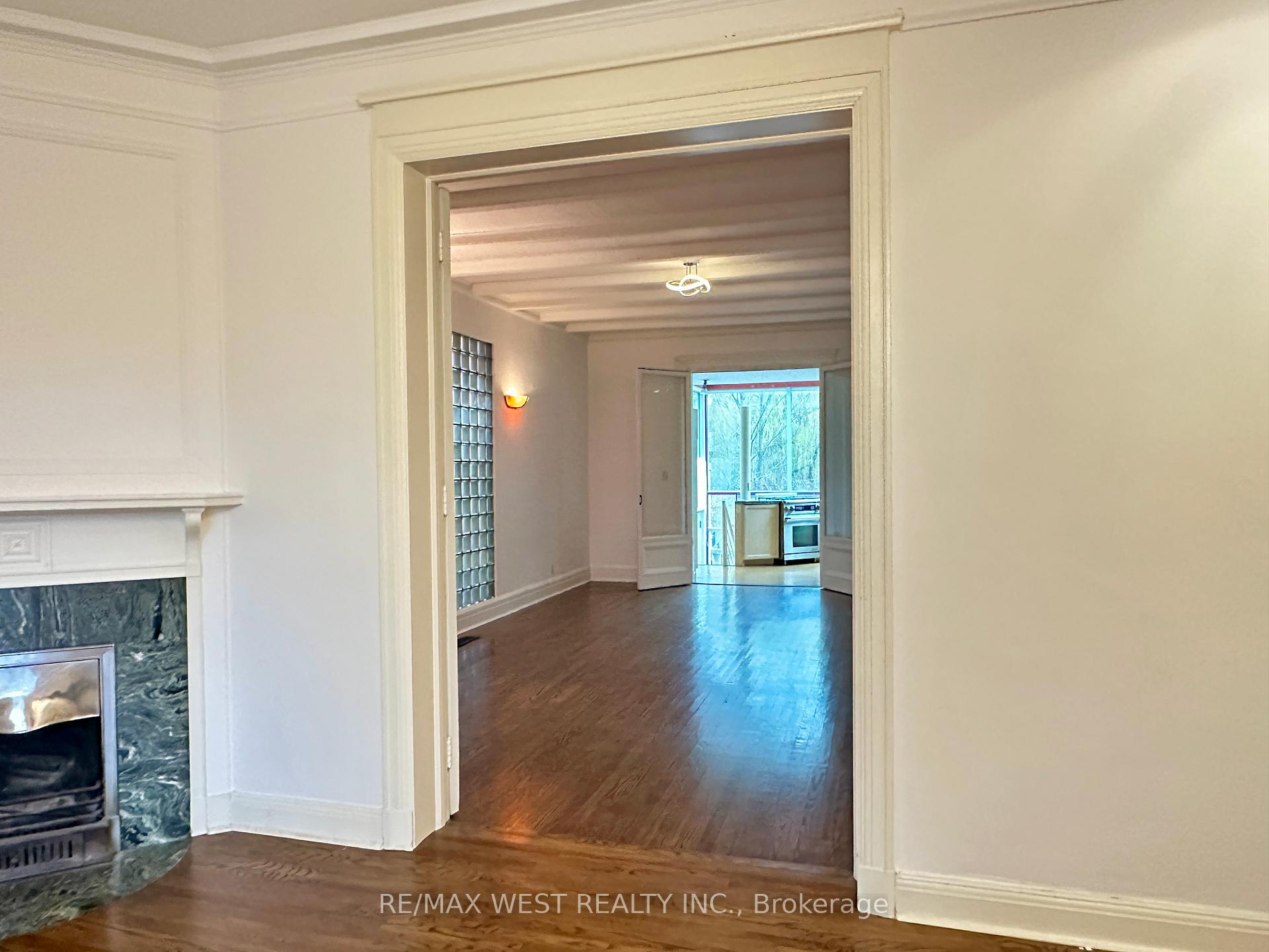 Photo 7 of 23 South Drive, Toronto, Rosedale-Moore Park — HOMEH