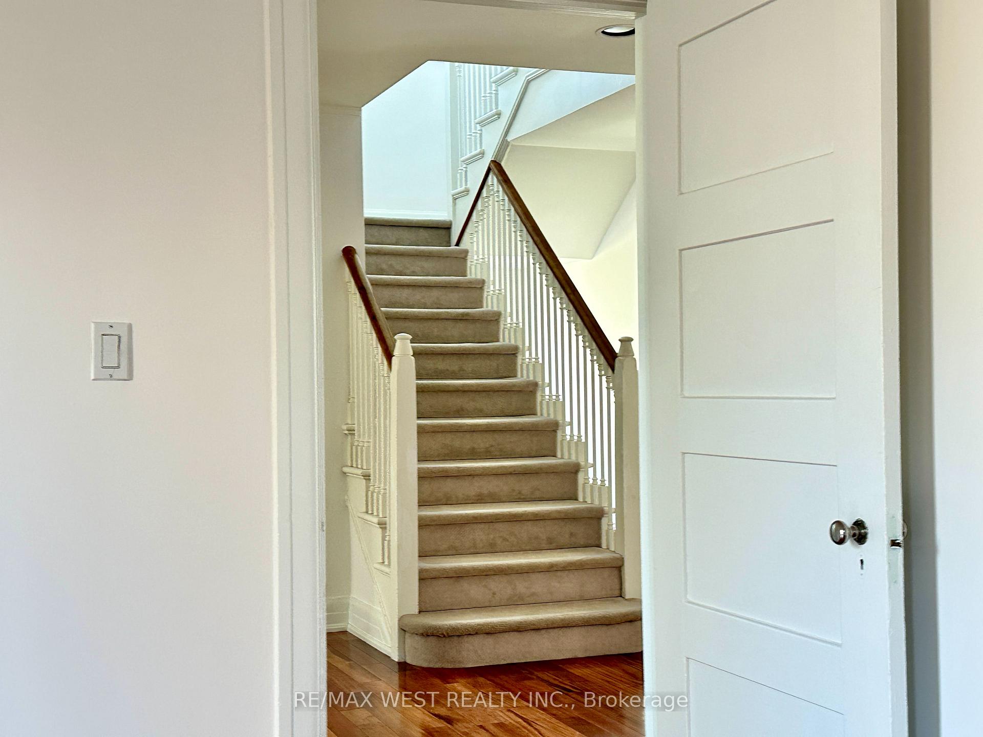 Photo 14 of 23 South Drive, Toronto, Rosedale-Moore Park — HOMEH
