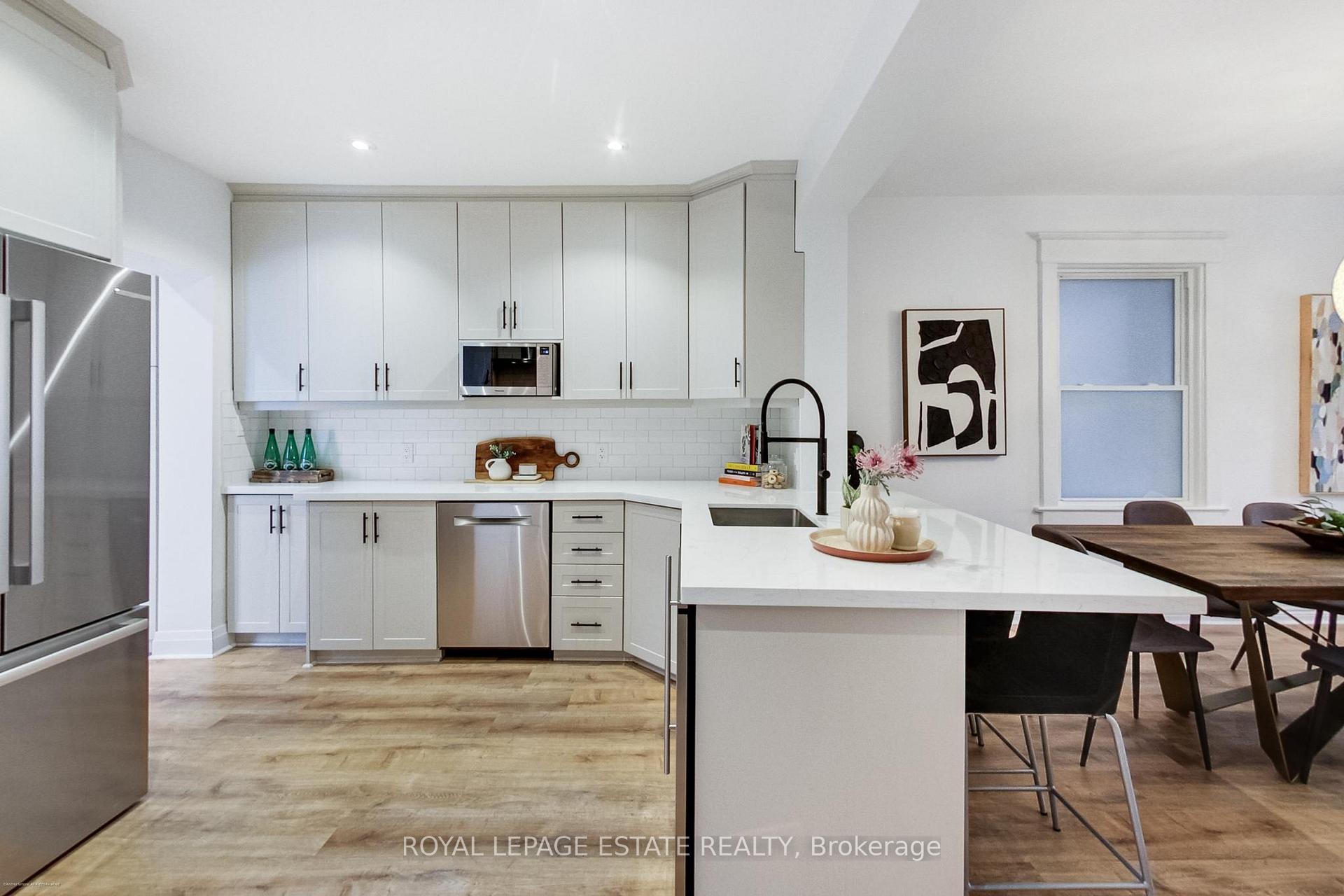 Photo 11 of 165 Oakcrest Avenue, Toronto, East End-Danforth — HOMEH