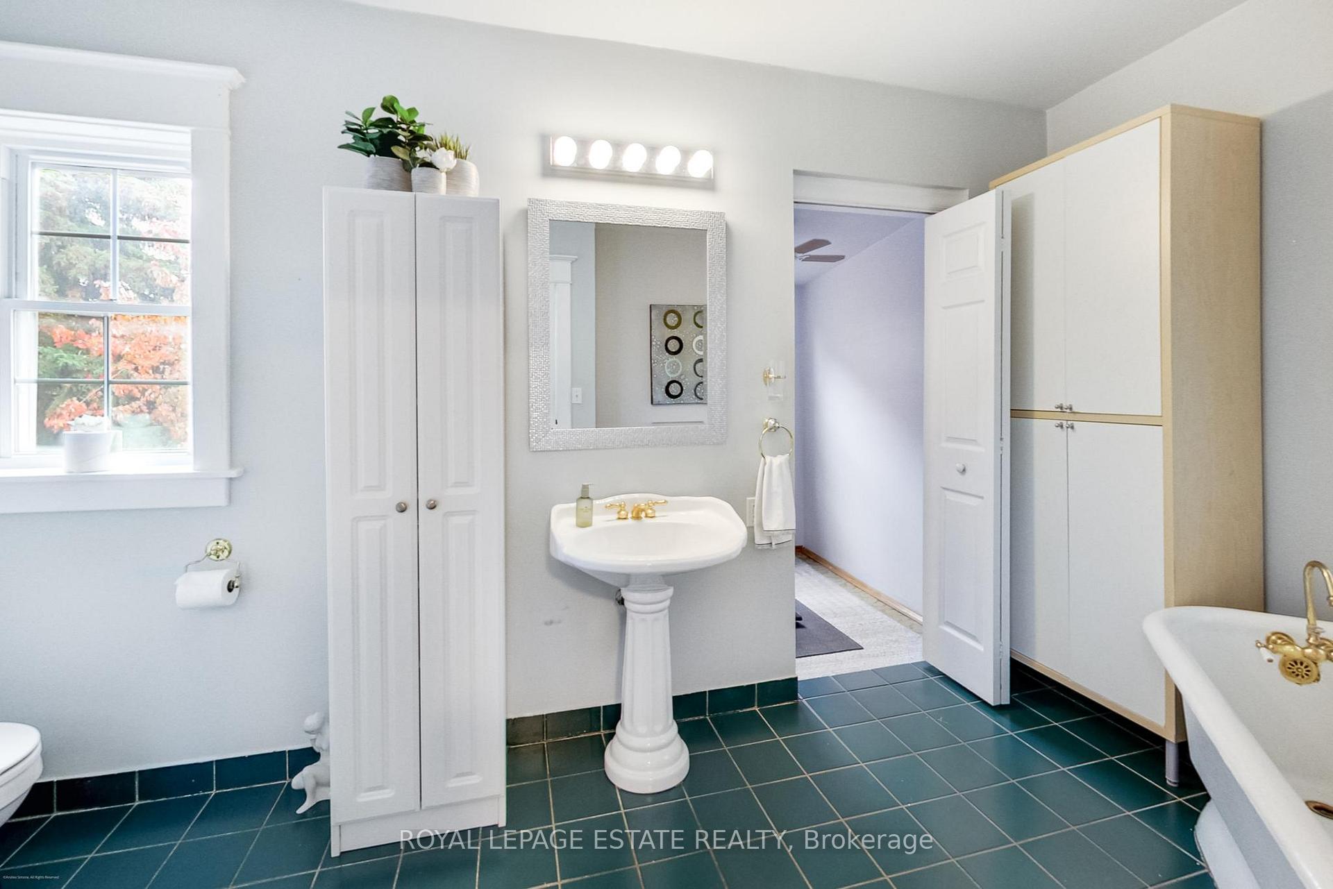 Photo 23 of 165 Oakcrest Avenue, Toronto, East End-Danforth — HOMEH
