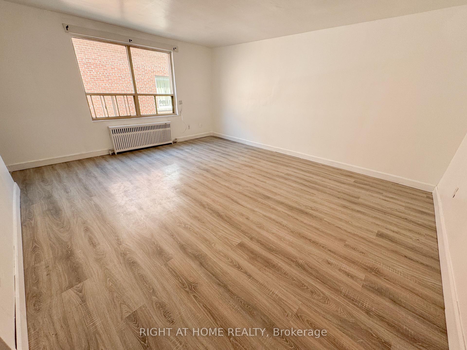 Photo 3 of Unit 203, 896 Eglinton Avenue E, Toronto, Leaside — HOMEH