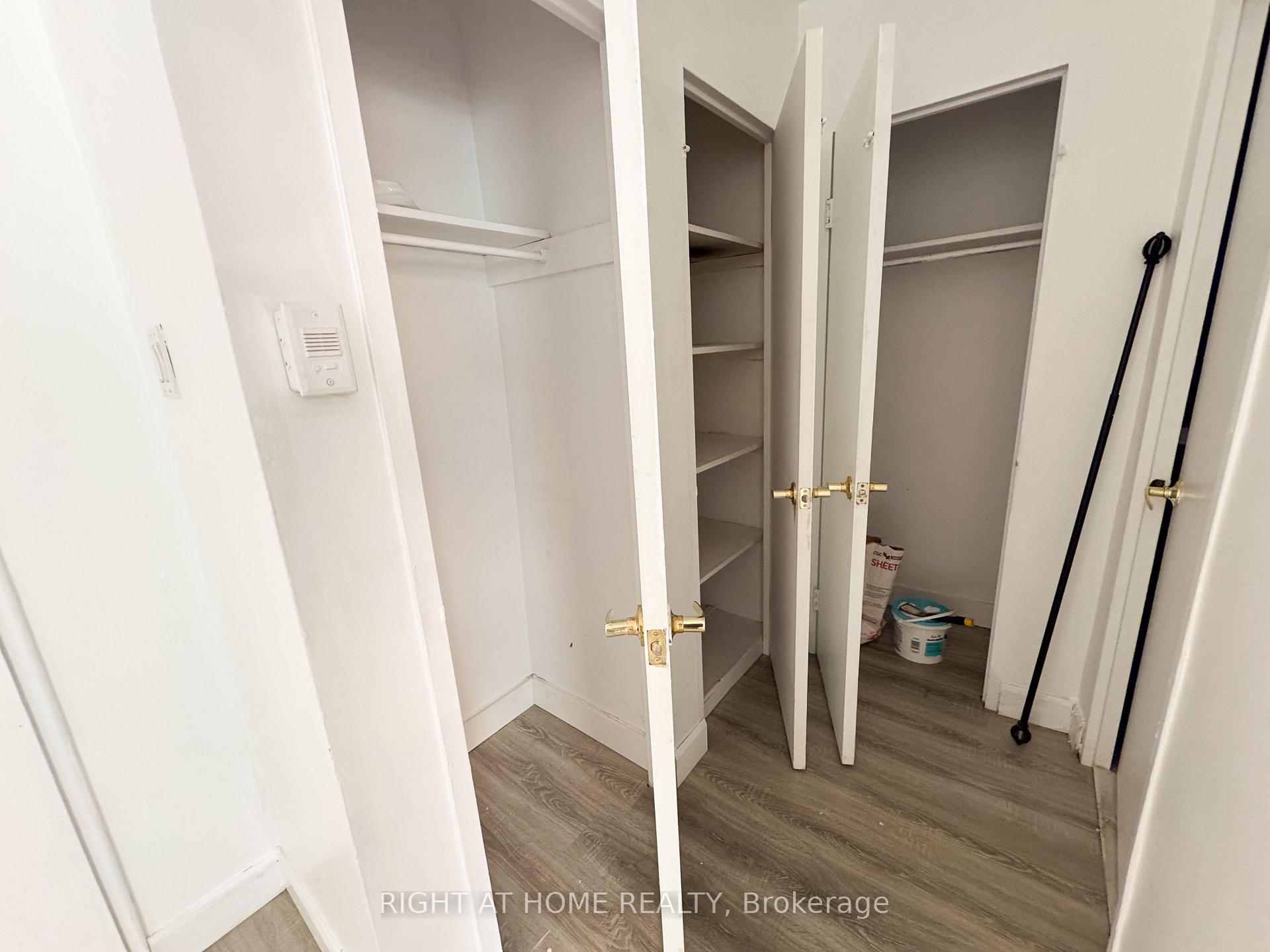 Photo 4 of Unit 203, 896 Eglinton Avenue E, Toronto, Leaside — HOMEH