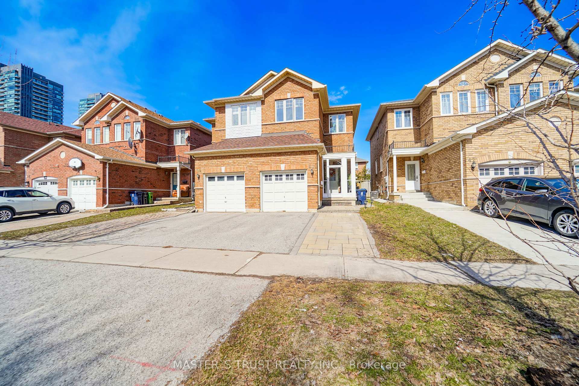 Photo 2 of 40 Rochefort Drive, Toronto, Flemingdon Park — HOMEH