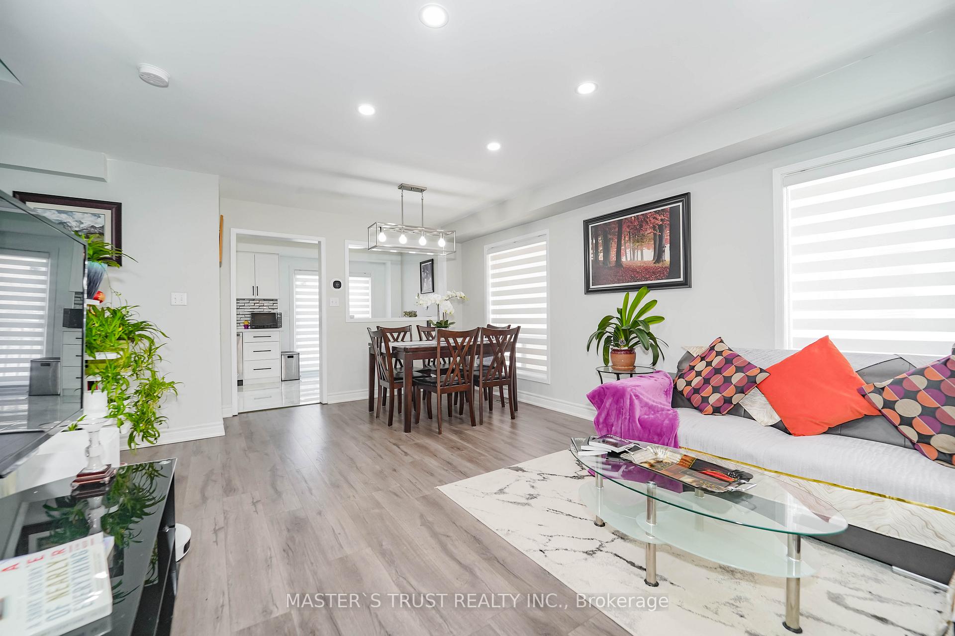 Photo 6 of 40 Rochefort Drive, Toronto, Flemingdon Park — HOMEH