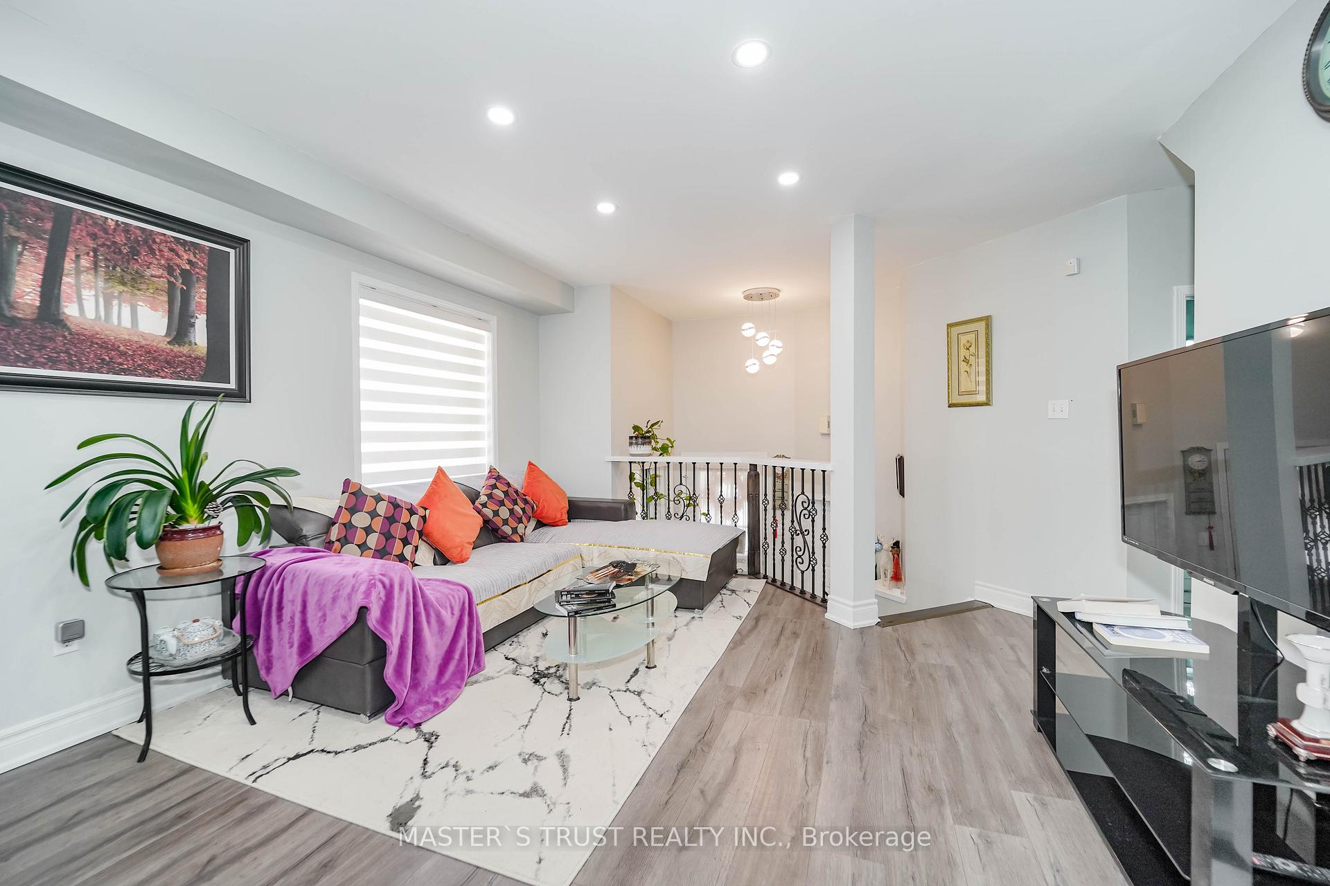 Photo 7 of 40 Rochefort Drive, Toronto, Flemingdon Park — HOMEH