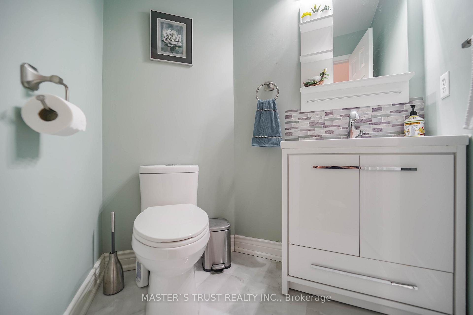 Photo 11 of 40 Rochefort Drive, Toronto, Flemingdon Park — HOMEH