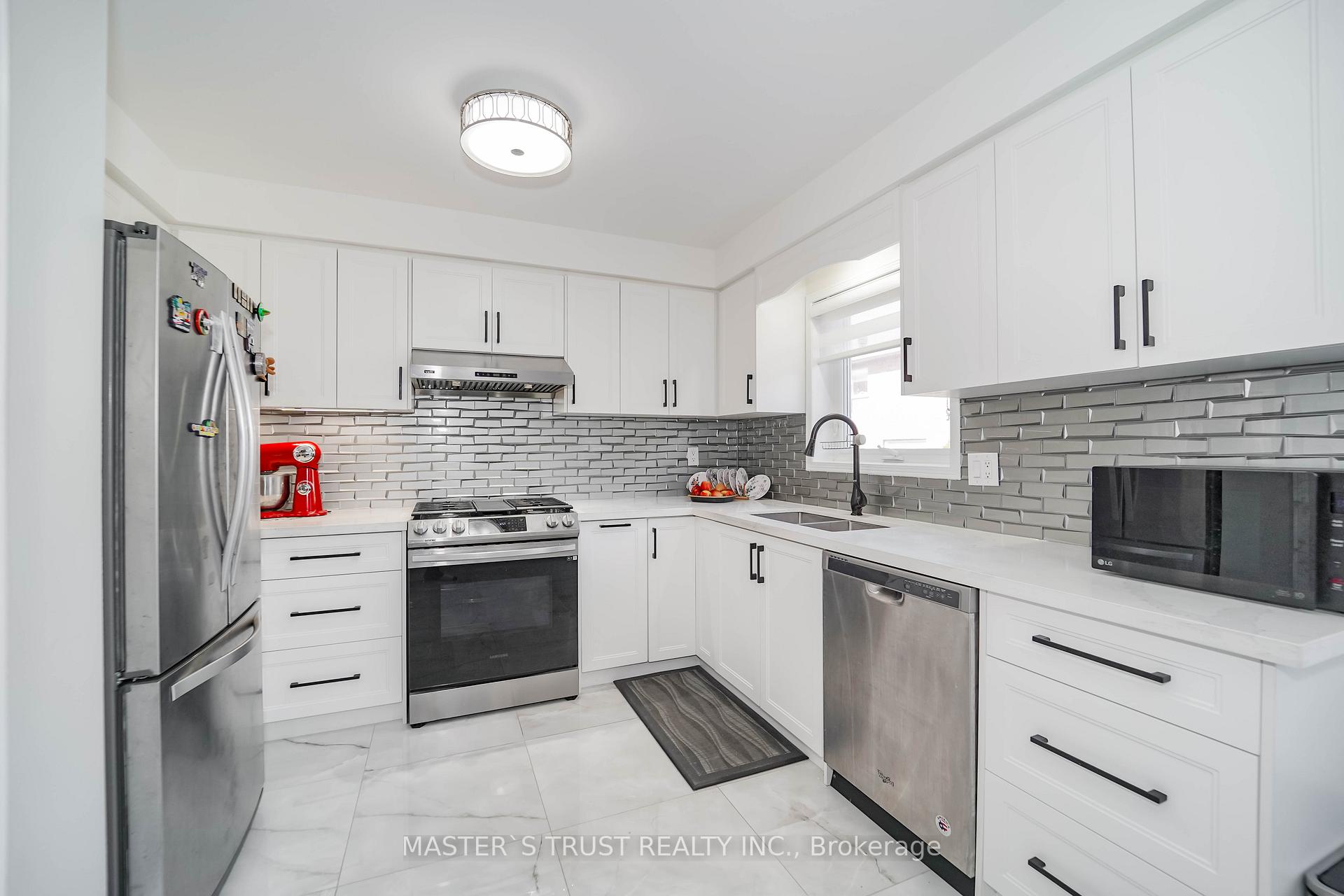 Photo 12 of 40 Rochefort Drive, Toronto, Flemingdon Park — HOMEH
