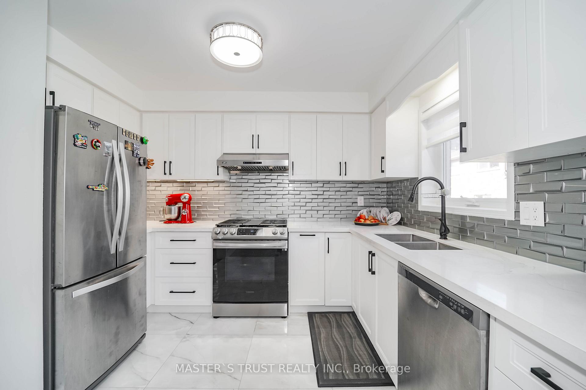 Photo 13 of 40 Rochefort Drive, Toronto, Flemingdon Park — HOMEH