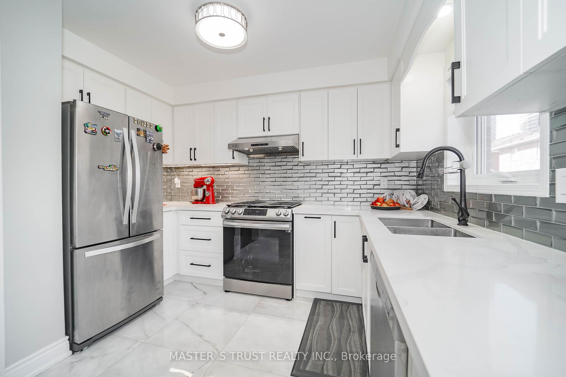 Photo 14 of 40 Rochefort Drive, Toronto, Flemingdon Park — HOMEH