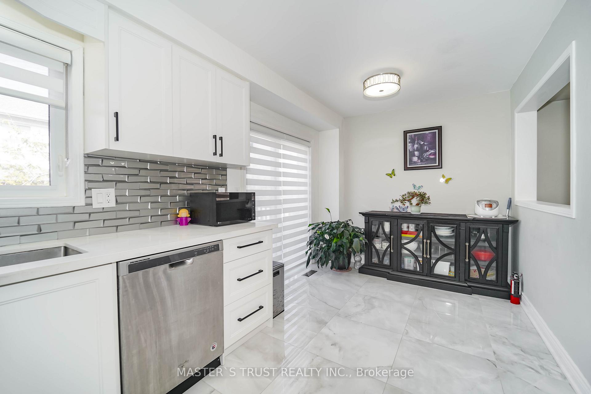 Photo 15 of 40 Rochefort Drive, Toronto, Flemingdon Park — HOMEH