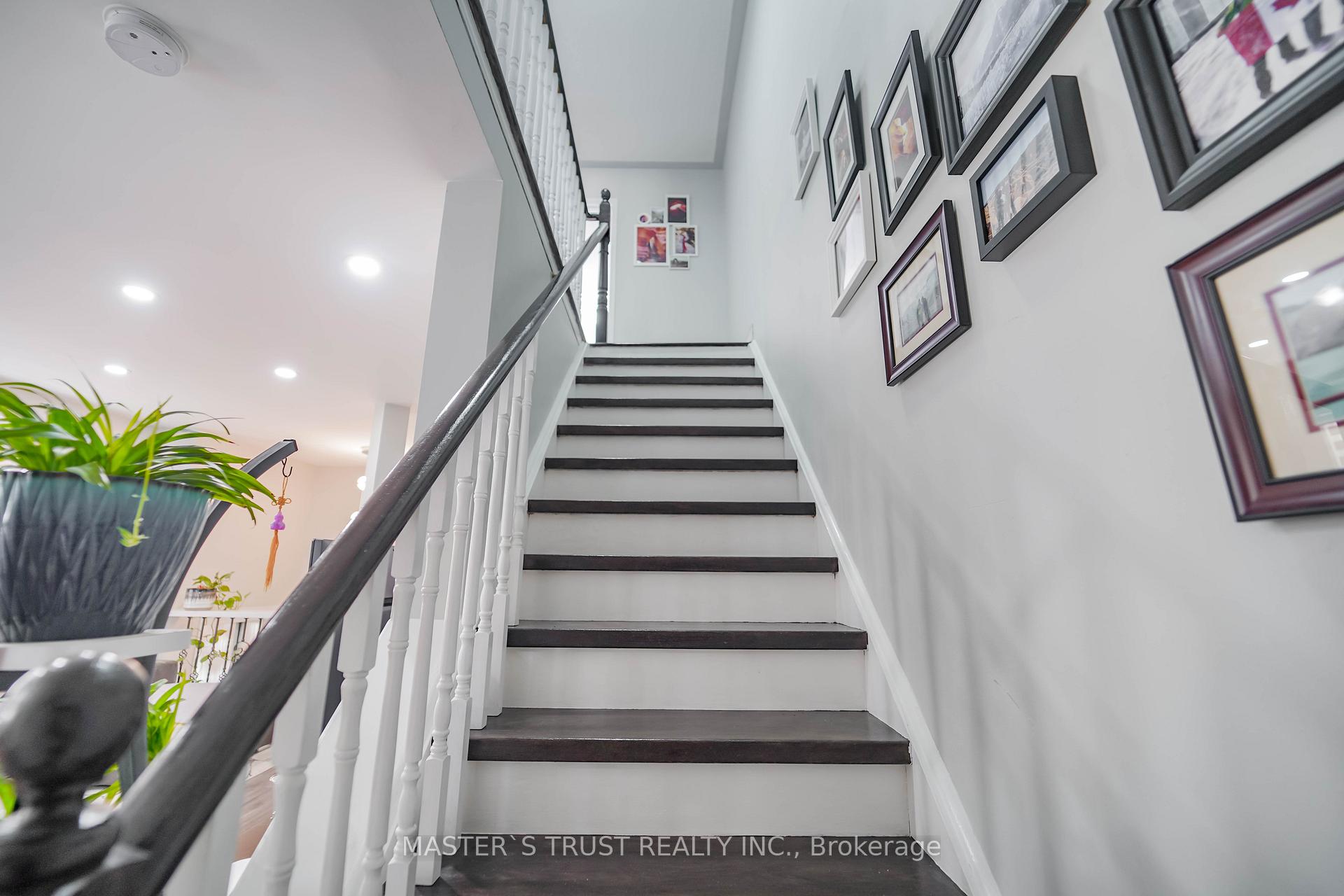 Photo 16 of 40 Rochefort Drive, Toronto, Flemingdon Park — HOMEH