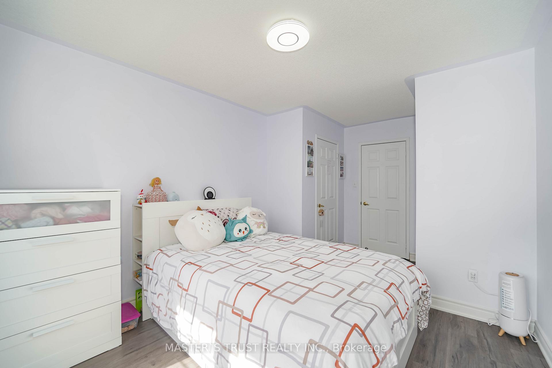 Photo 18 of 40 Rochefort Drive, Toronto, Flemingdon Park — HOMEH