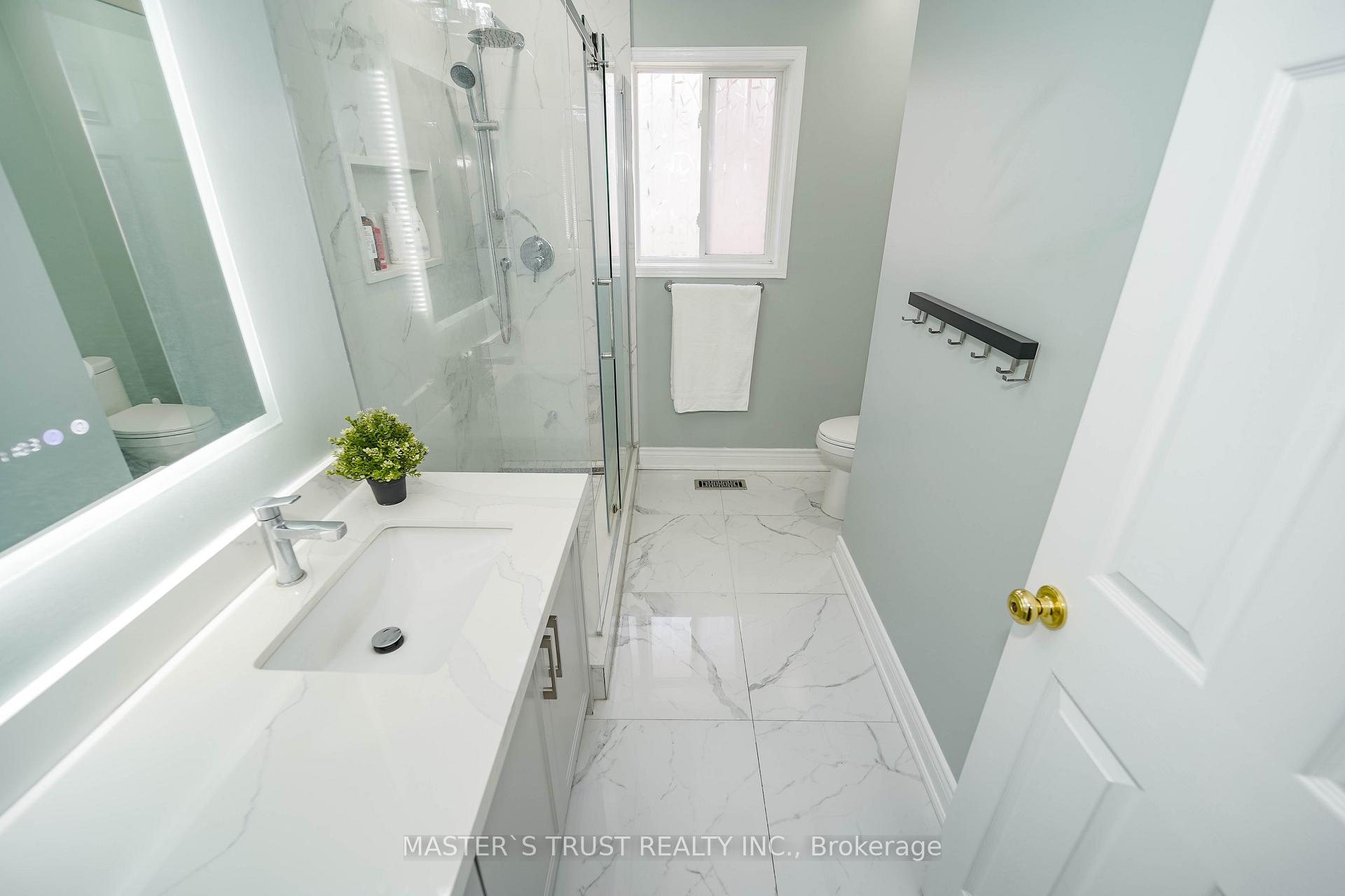 Photo 23 of 40 Rochefort Drive, Toronto, Flemingdon Park — HOMEH