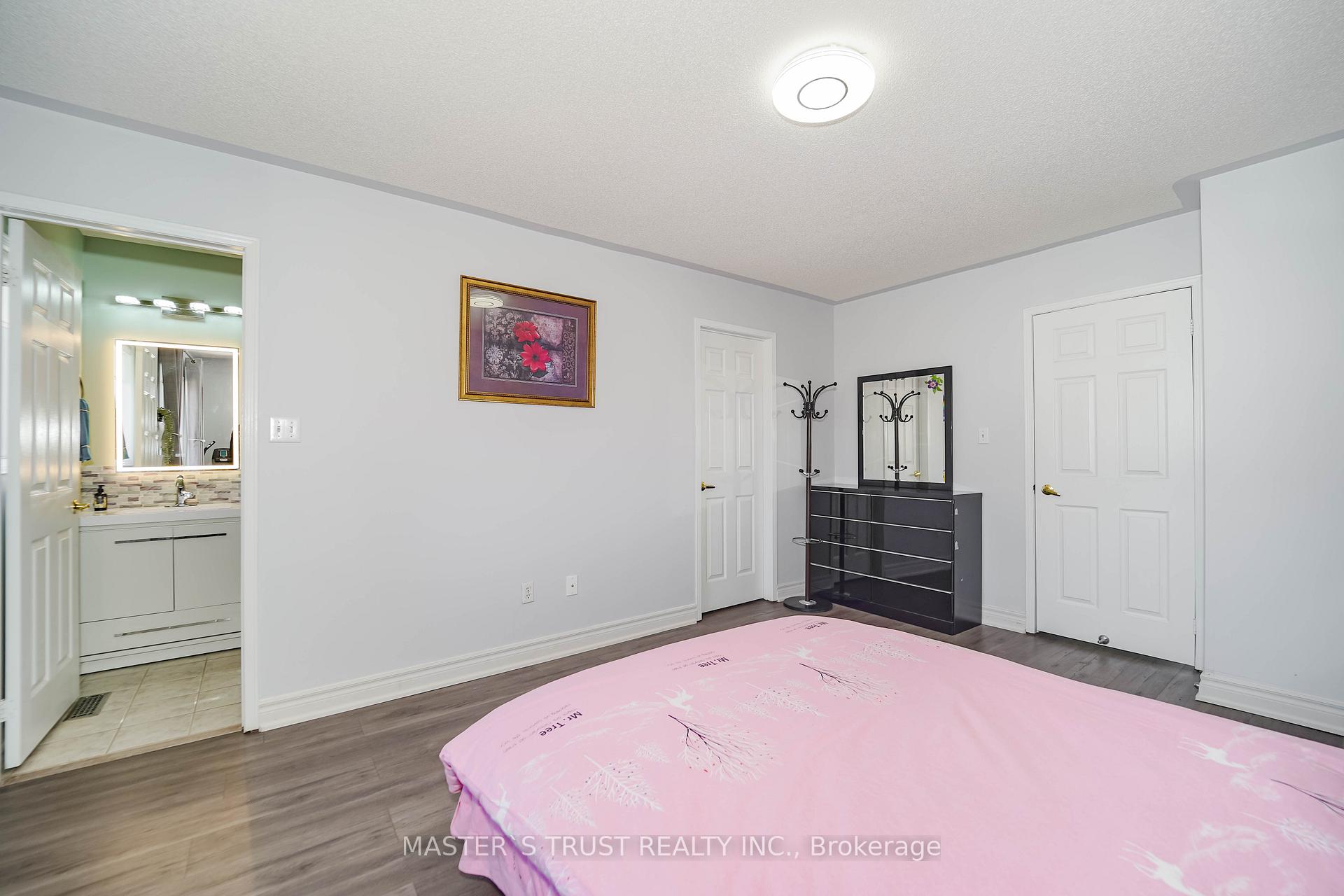 Photo 25 of 40 Rochefort Drive, Toronto, Flemingdon Park — HOMEH