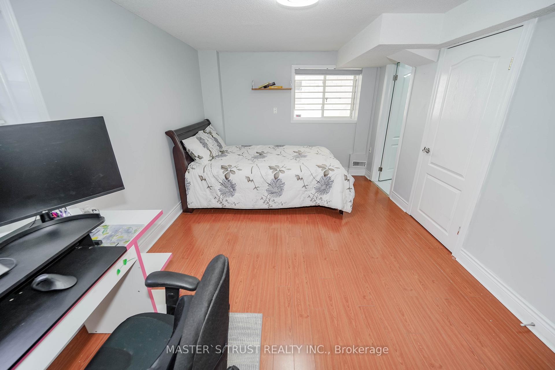 Photo 31 of 40 Rochefort Drive, Toronto, Flemingdon Park — HOMEH