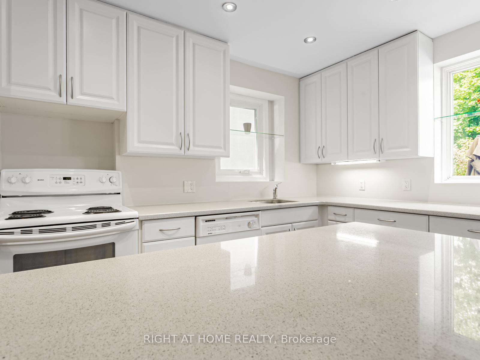 Photo 18 of 452 Soudan Avenue E, Toronto, Mount Pleasant East — HOMEH