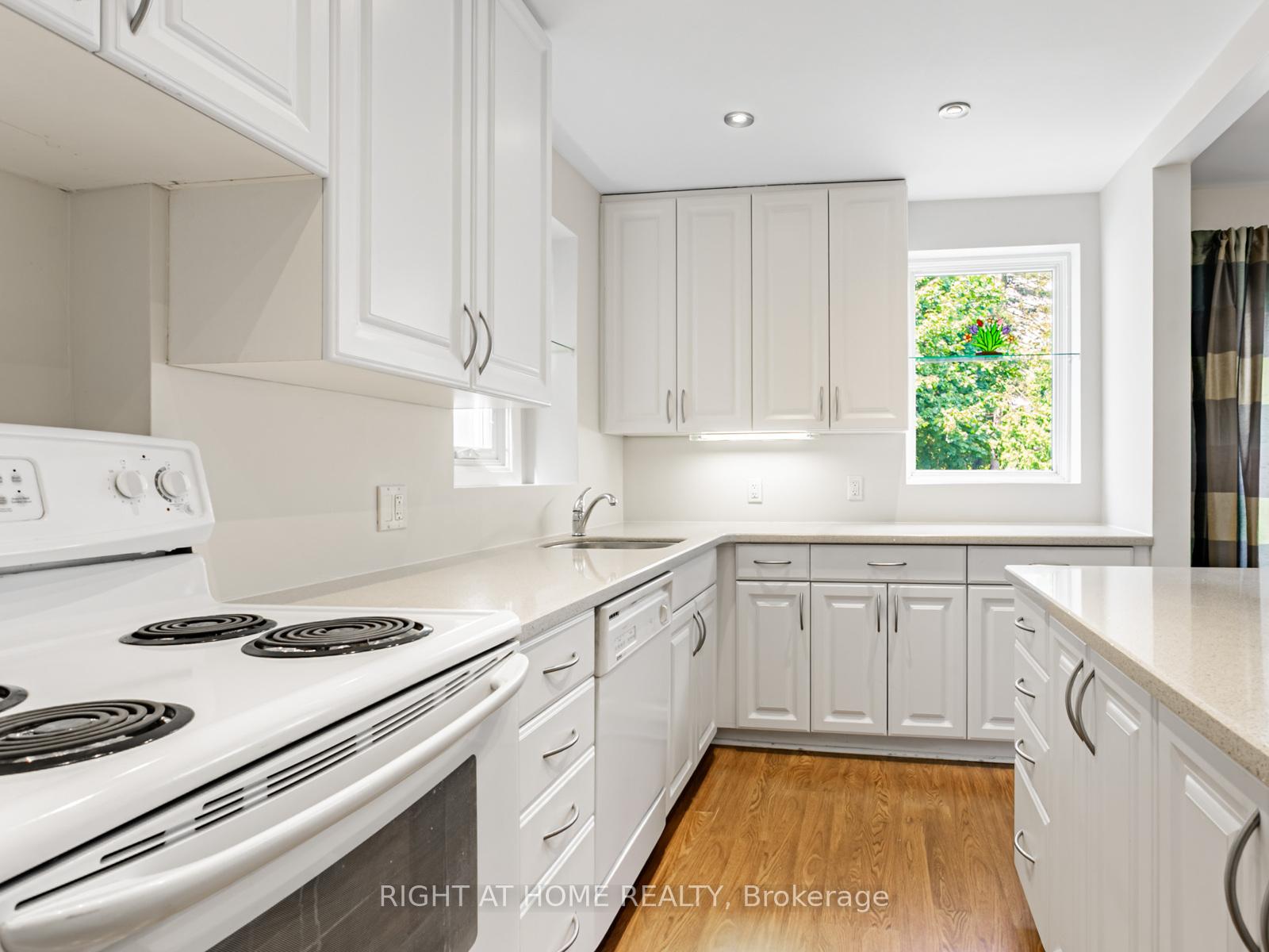 Photo 21 of 452 Soudan Avenue E, Toronto, Mount Pleasant East — HOMEH