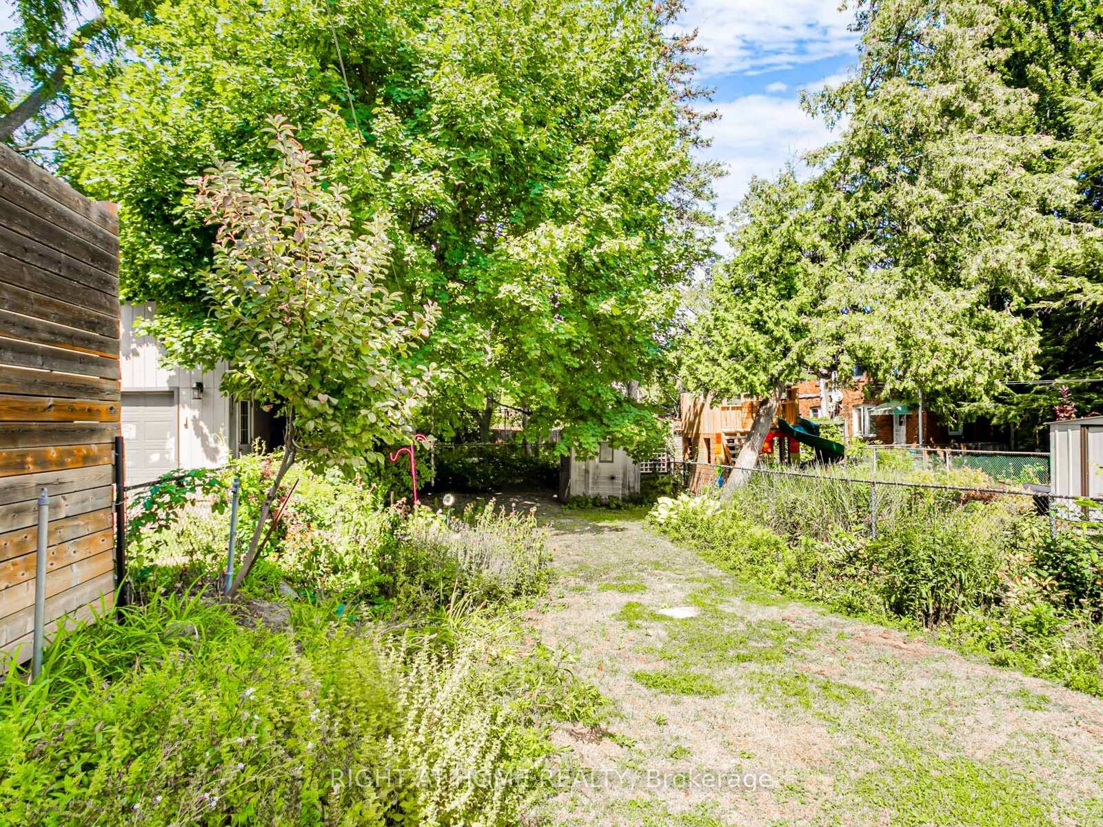 Photo 34 of 452 Soudan Avenue E, Toronto, Mount Pleasant East — HOMEH