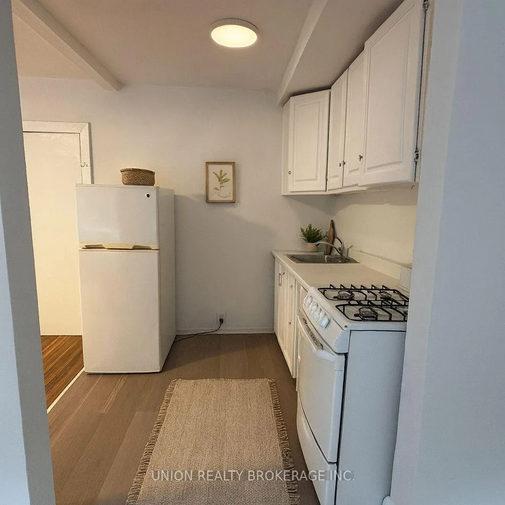Photo 5 of Unit 3, 2449 Queen Street E, Toronto, The Beaches — HOMEH