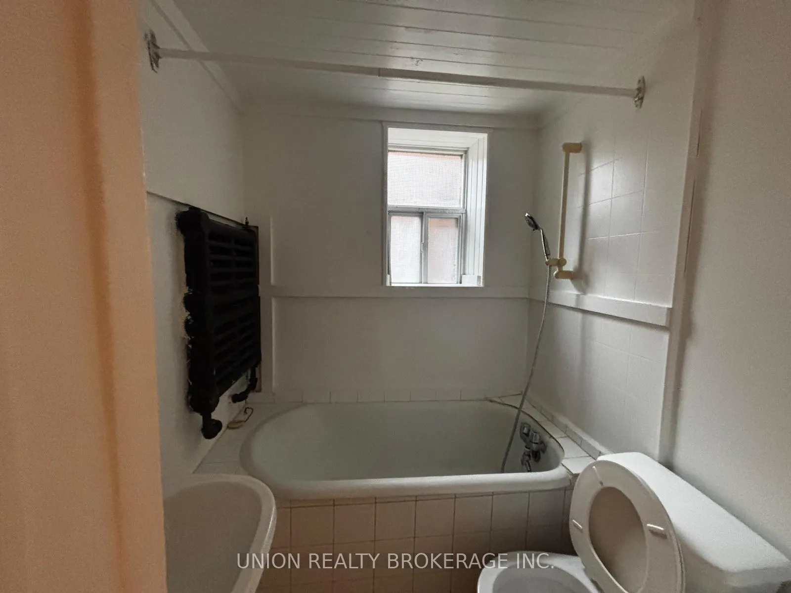 Photo 7 of Unit 3, 2449 Queen Street E, Toronto, The Beaches — HOMEH