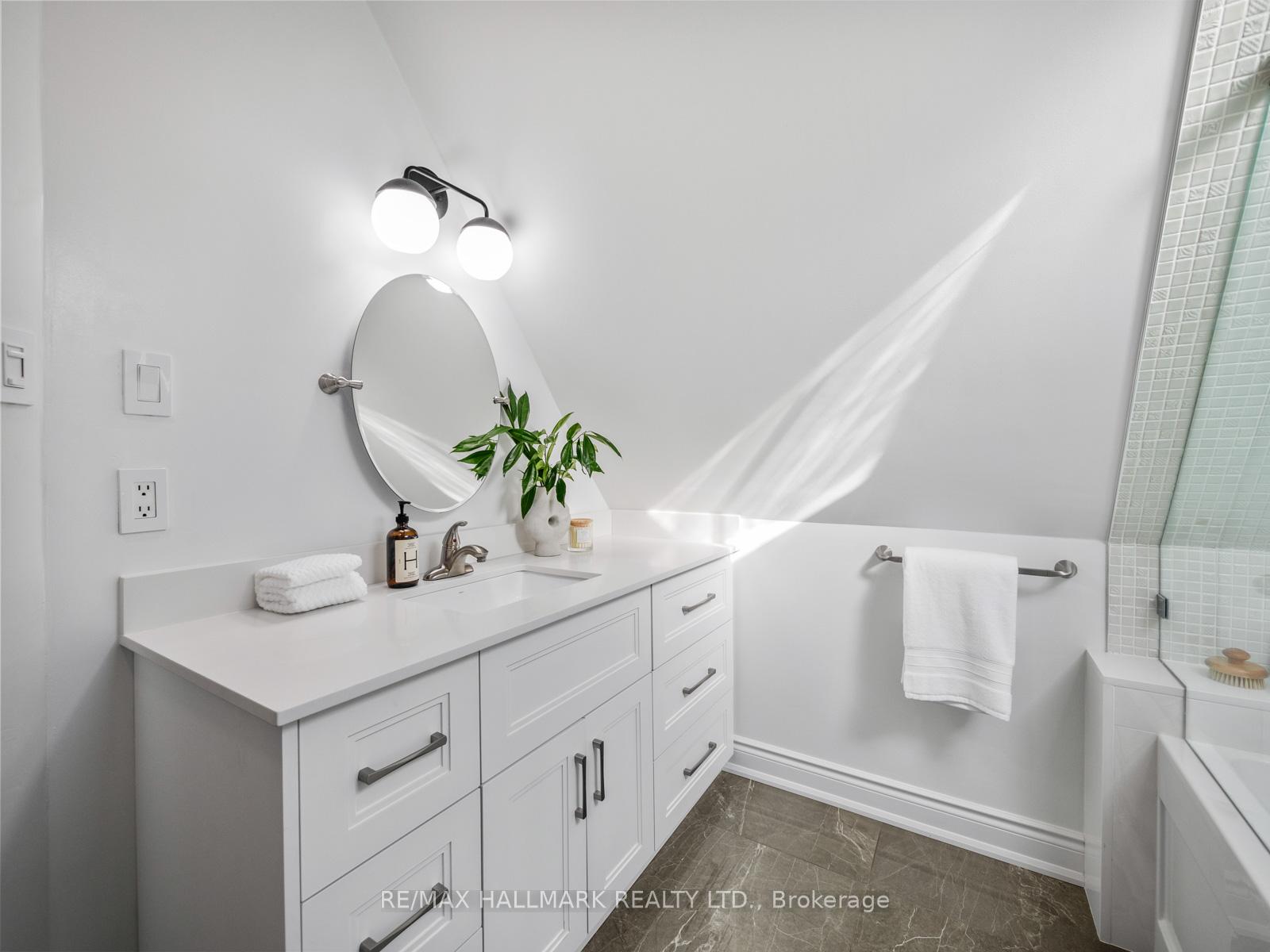 Photo 37 of 133 Langley Avenue, Toronto, North Riverdale — HOMEH