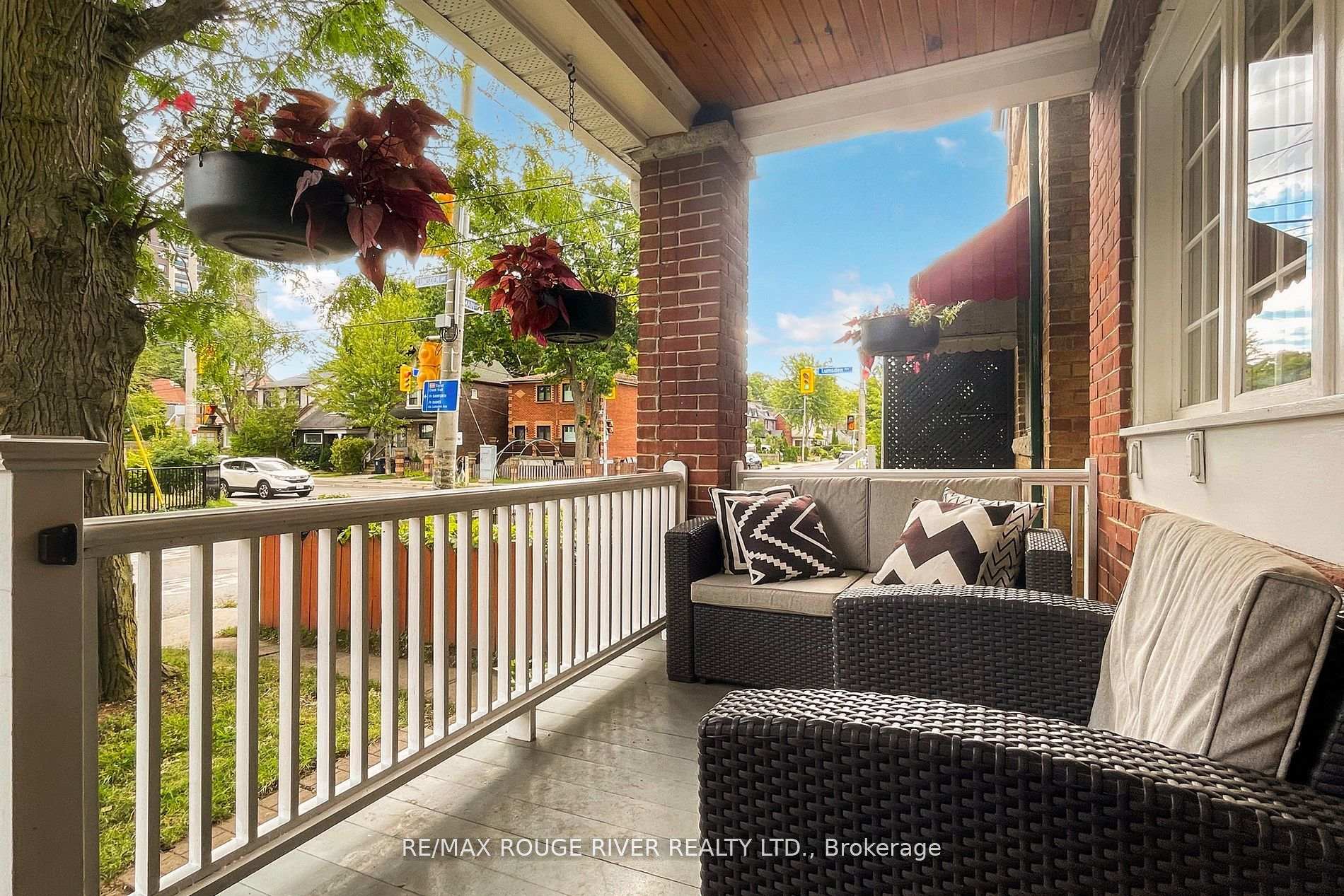 Photo 3 of 512 Main Street, Toronto, Woodbine-Lumsden — HOMEH