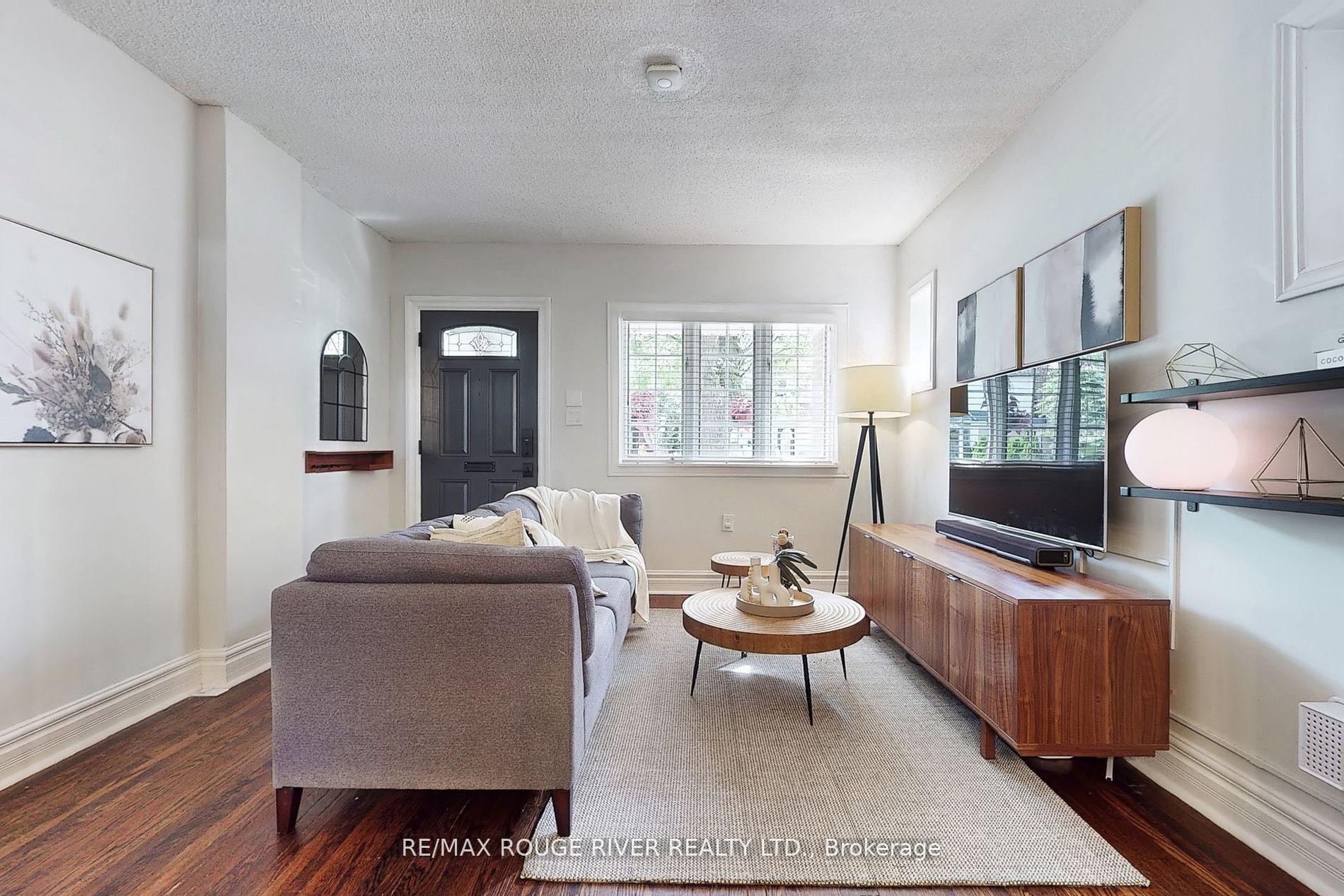 Photo 4 of 512 Main Street, Toronto, Woodbine-Lumsden — HOMEH