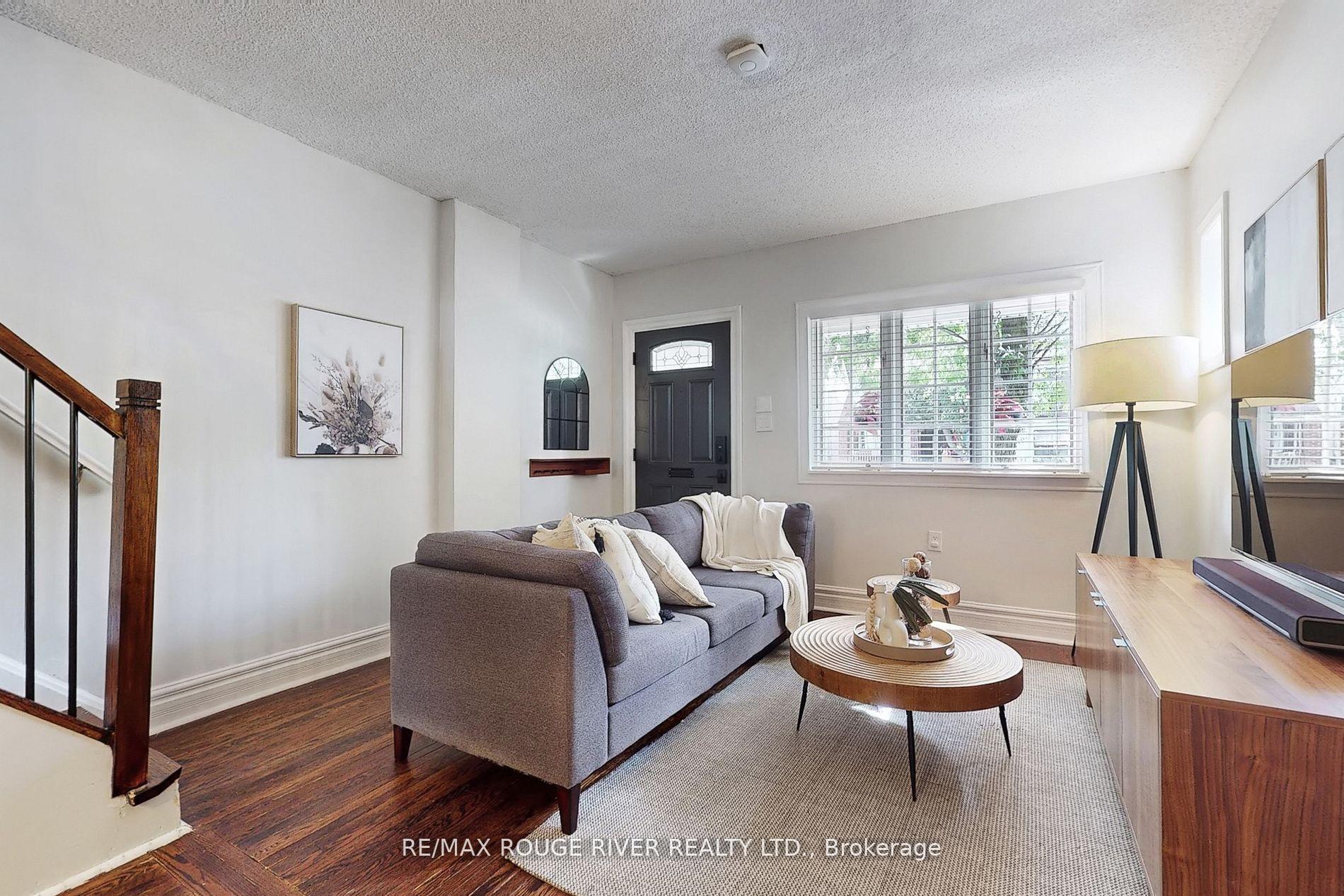 Photo 5 of 512 Main Street, Toronto, Woodbine-Lumsden — HOMEH