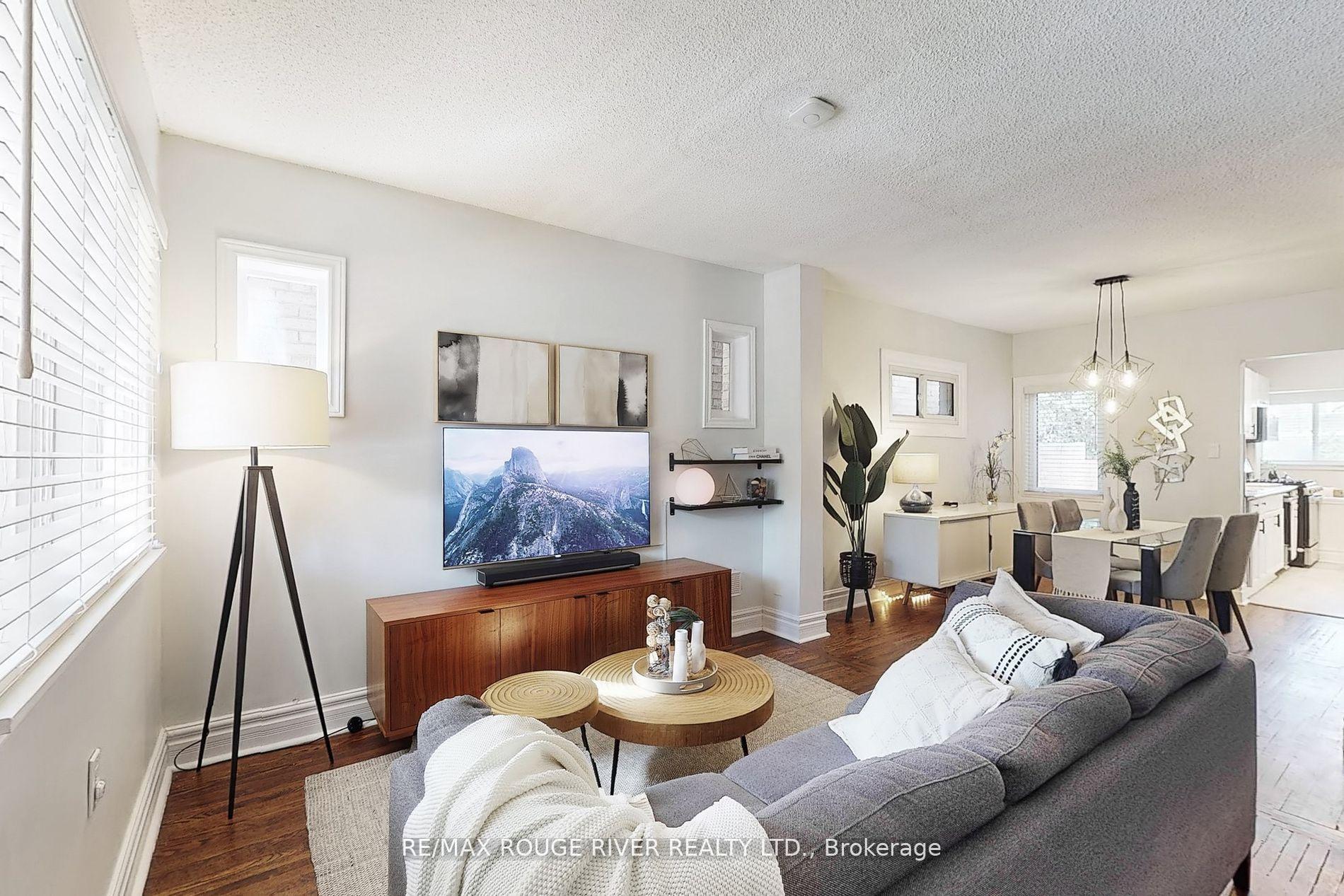 Photo 8 of 512 Main Street, Toronto, Woodbine-Lumsden — HOMEH