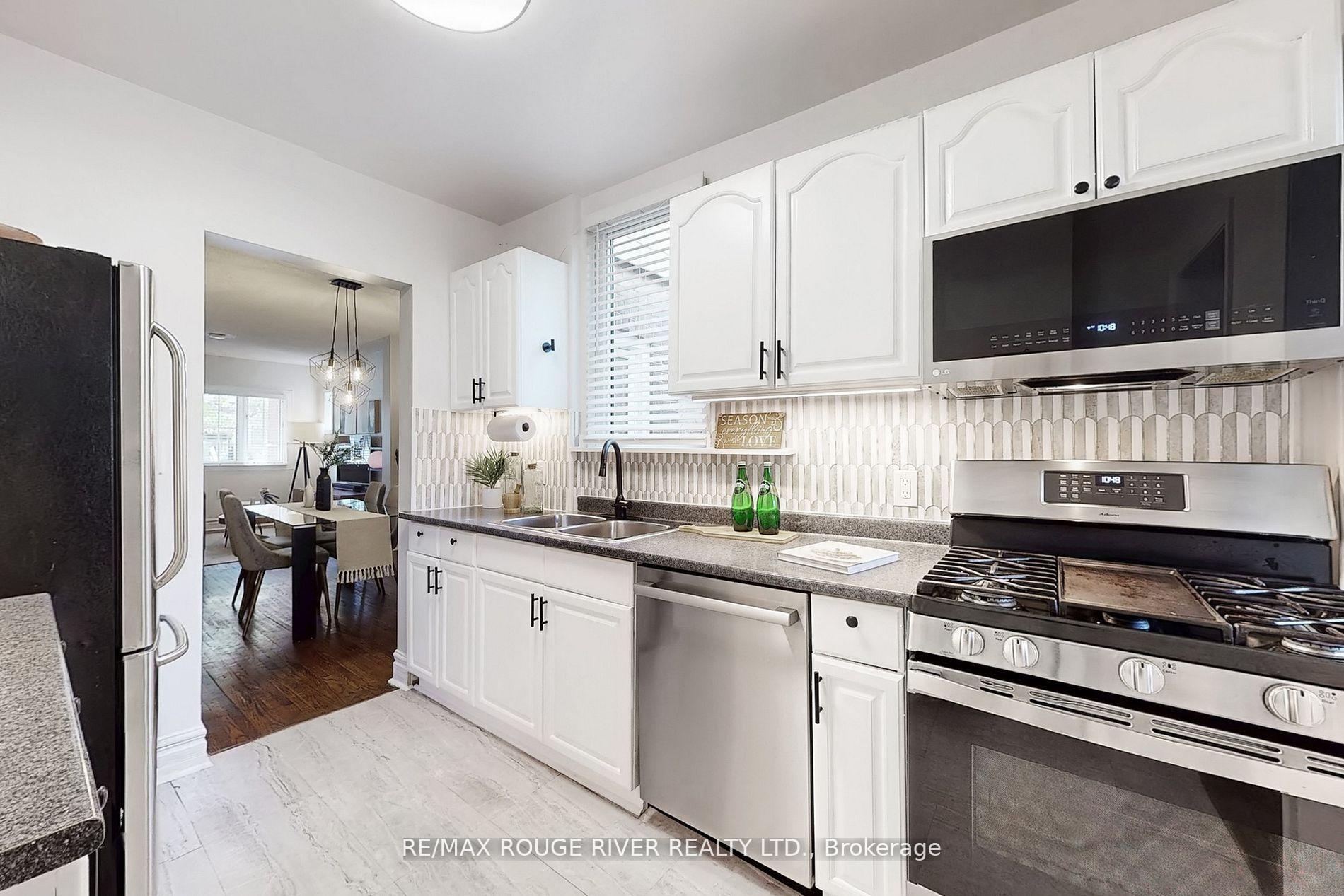 Photo 12 of 512 Main Street, Toronto, Woodbine-Lumsden — HOMEH