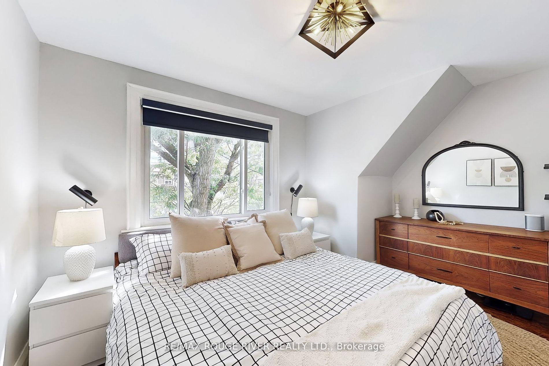 Photo 16 of 512 Main Street, Toronto, Woodbine-Lumsden — HOMEH