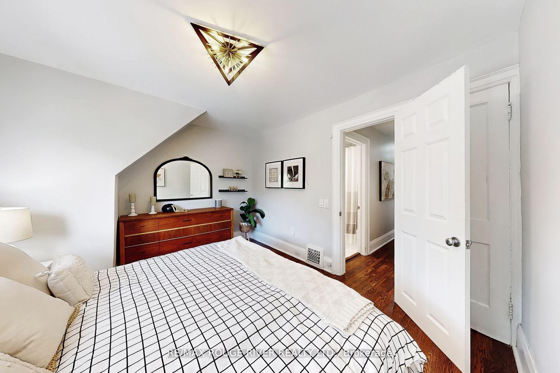 Photo 18 of 512 Main Street, Toronto, Woodbine-Lumsden — HOMEH