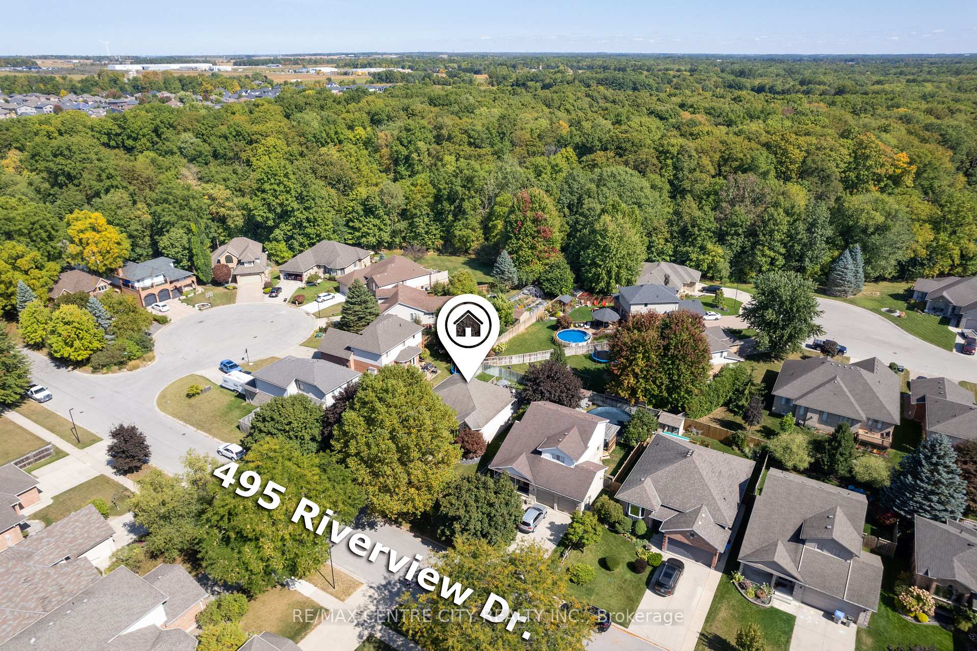 Photo 3 of 495 Riverview Drive, Strathroy-Caradoc, NE — HOMEH