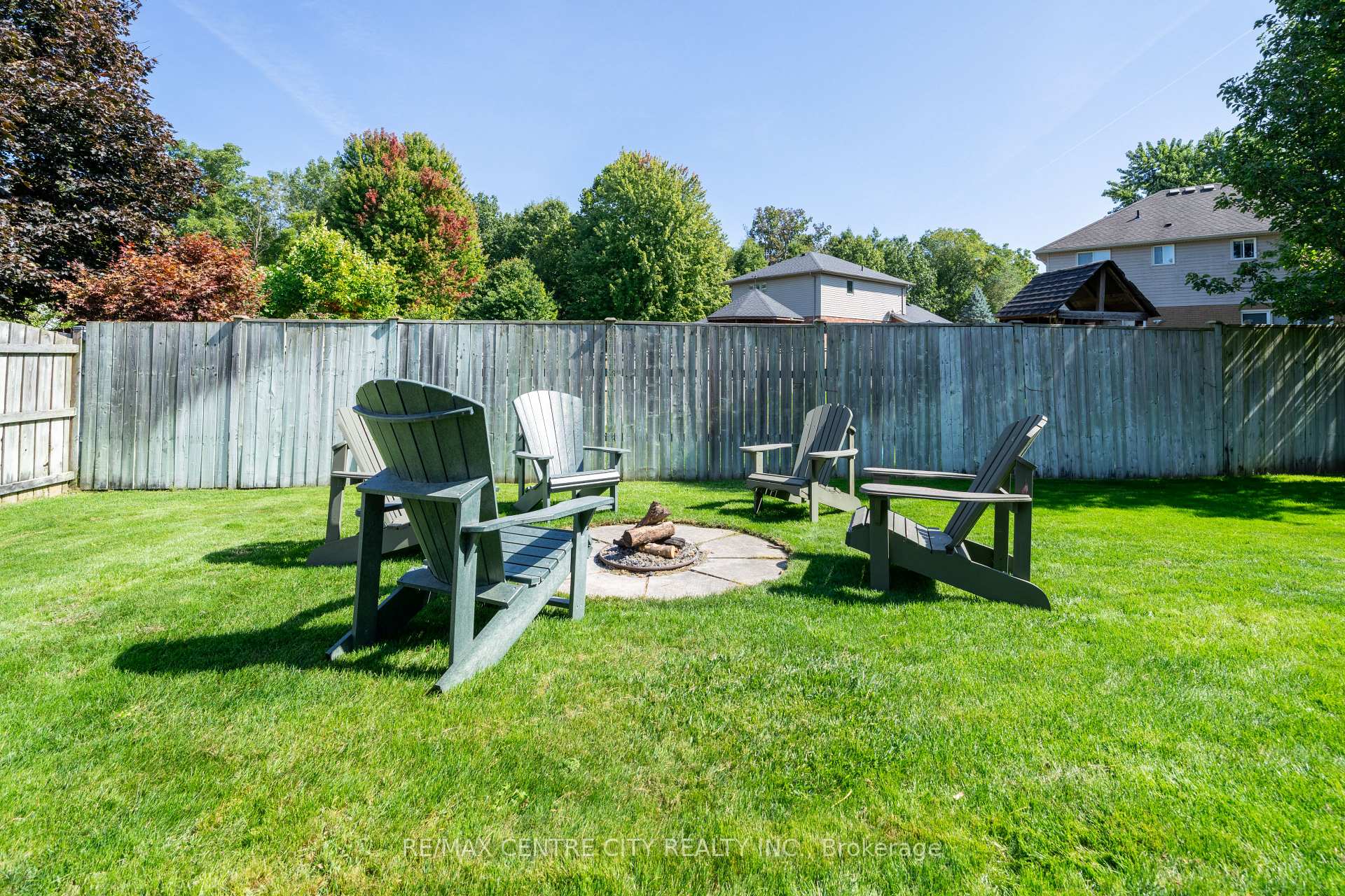 Photo 8 of 495 Riverview Drive, Strathroy-Caradoc, NE — HOMEH