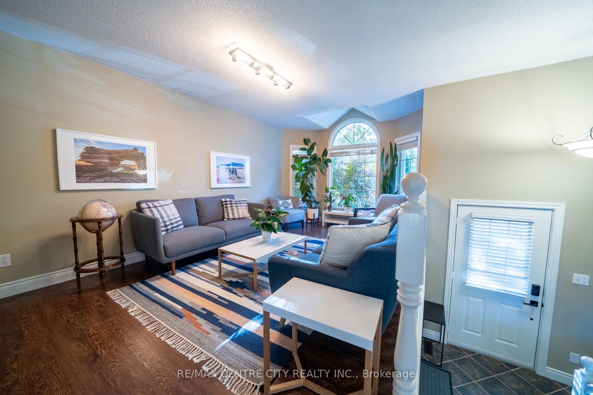 Photo 14 of 495 Riverview Drive, Strathroy-Caradoc, NE — HOMEH