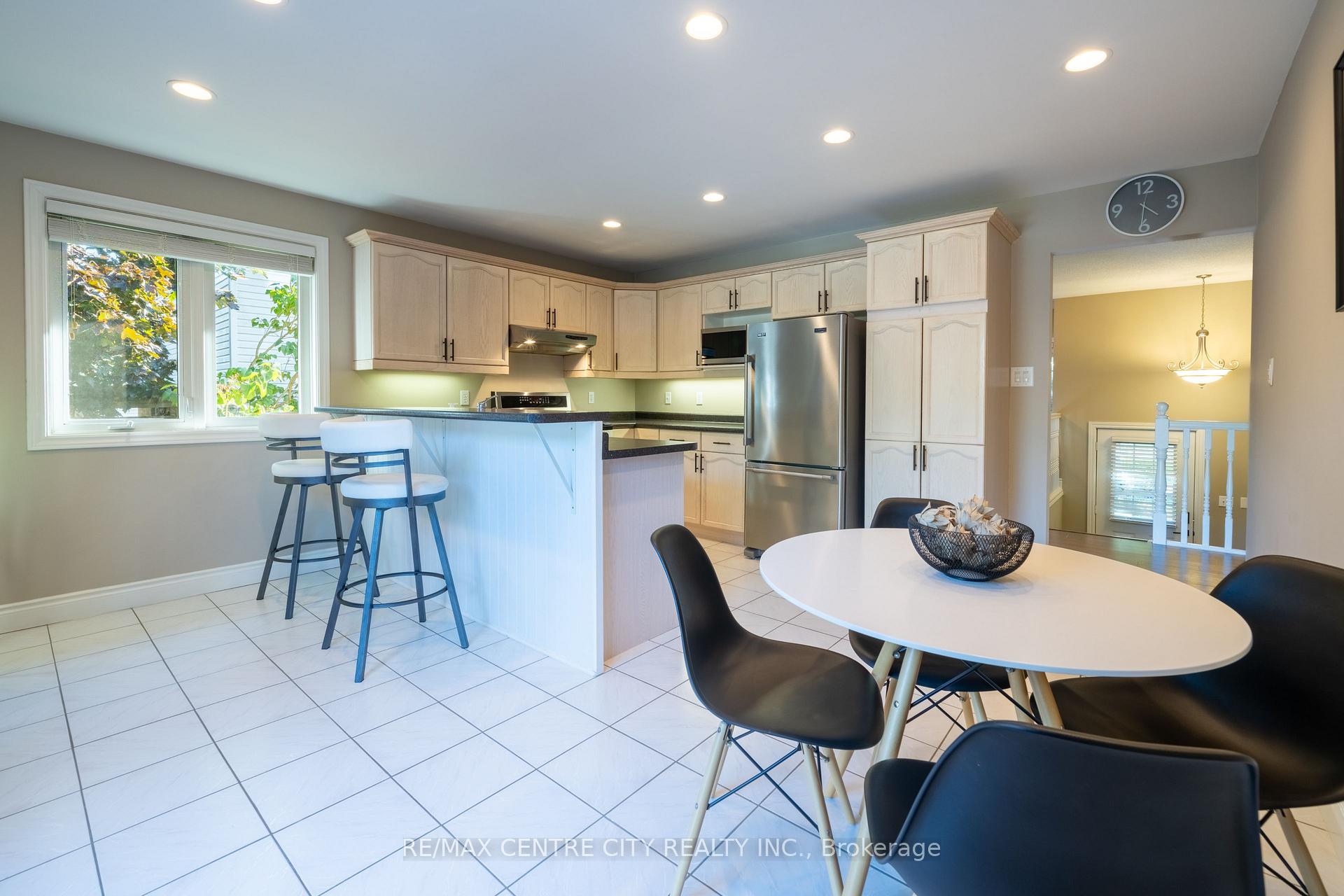 Photo 20 of 495 Riverview Drive, Strathroy-Caradoc, NE — HOMEH
