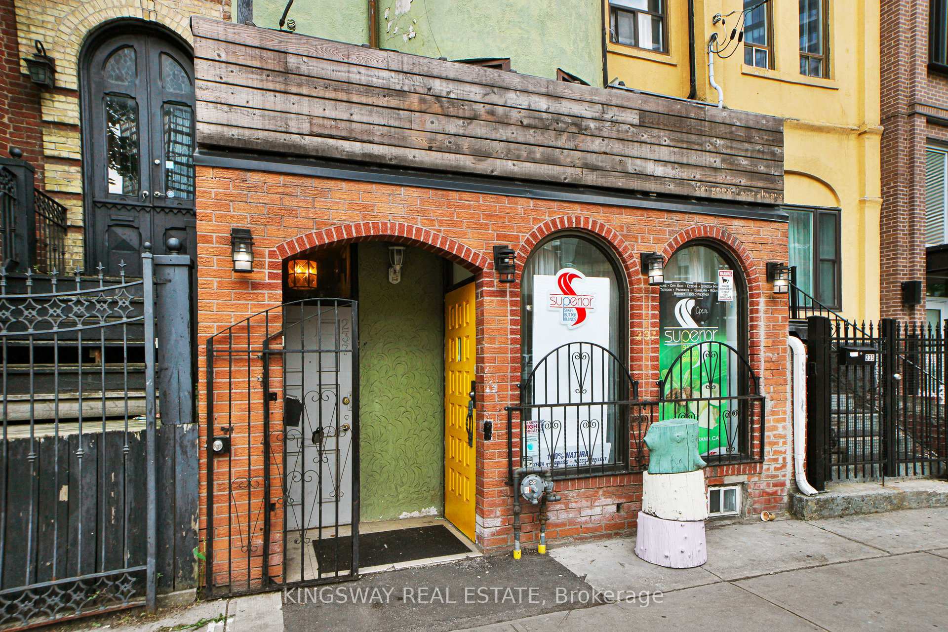 Photo 2 of 237 Dundas Street E, Toronto, Moss Park — HOMEH