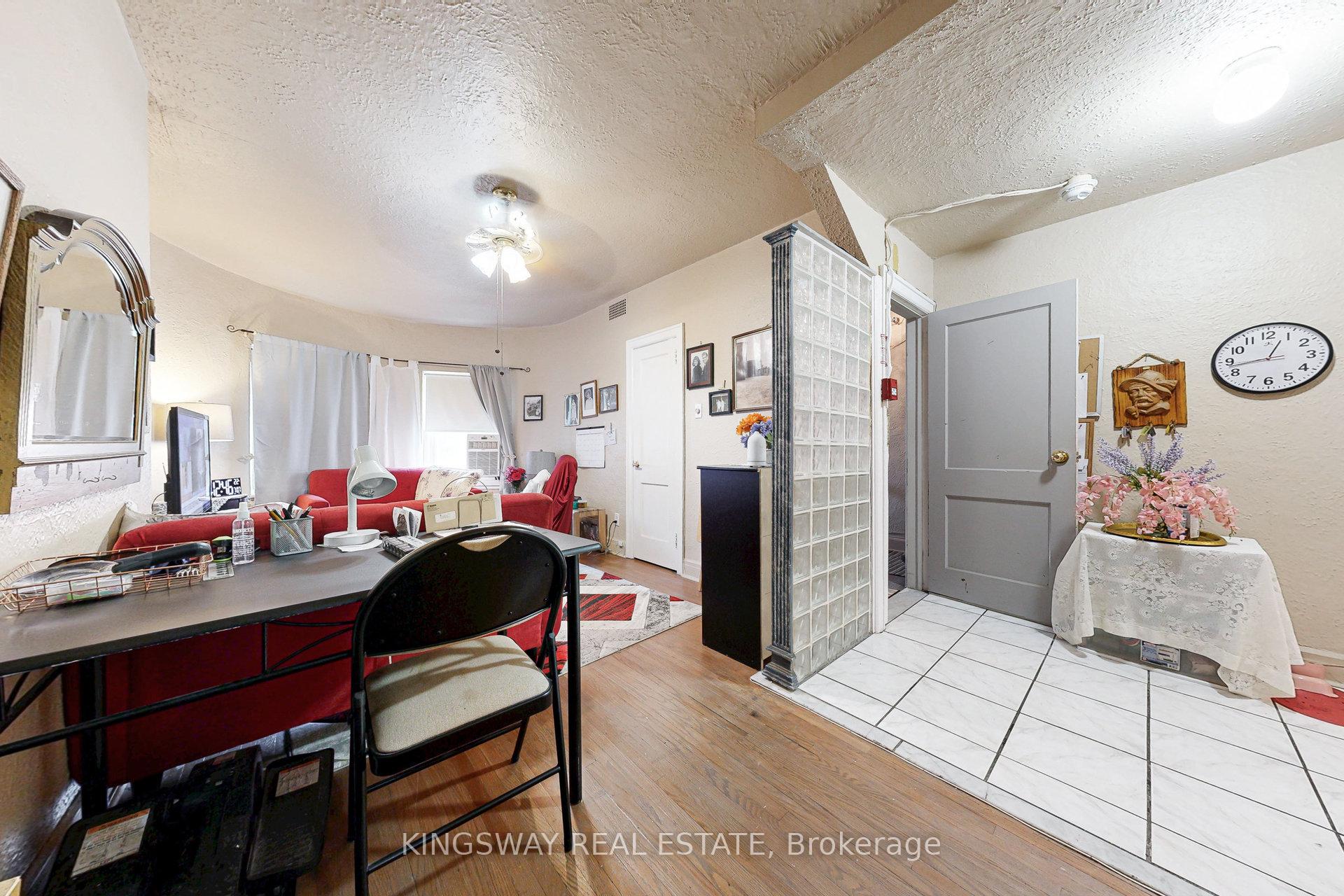 Photo 5 of 237 Dundas Street E, Toronto, Moss Park — HOMEH