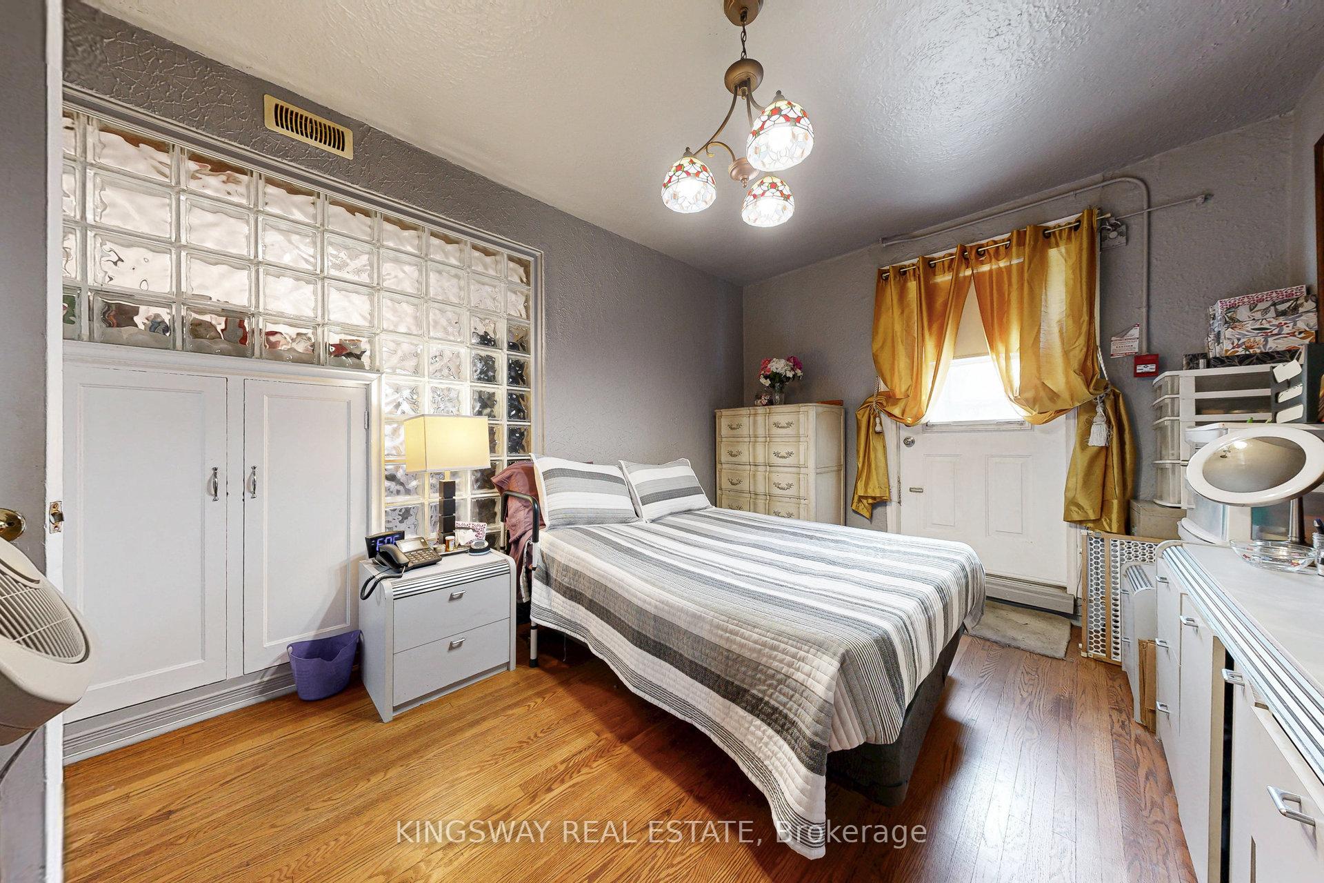 Photo 6 of 237 Dundas Street E, Toronto, Moss Park — HOMEH