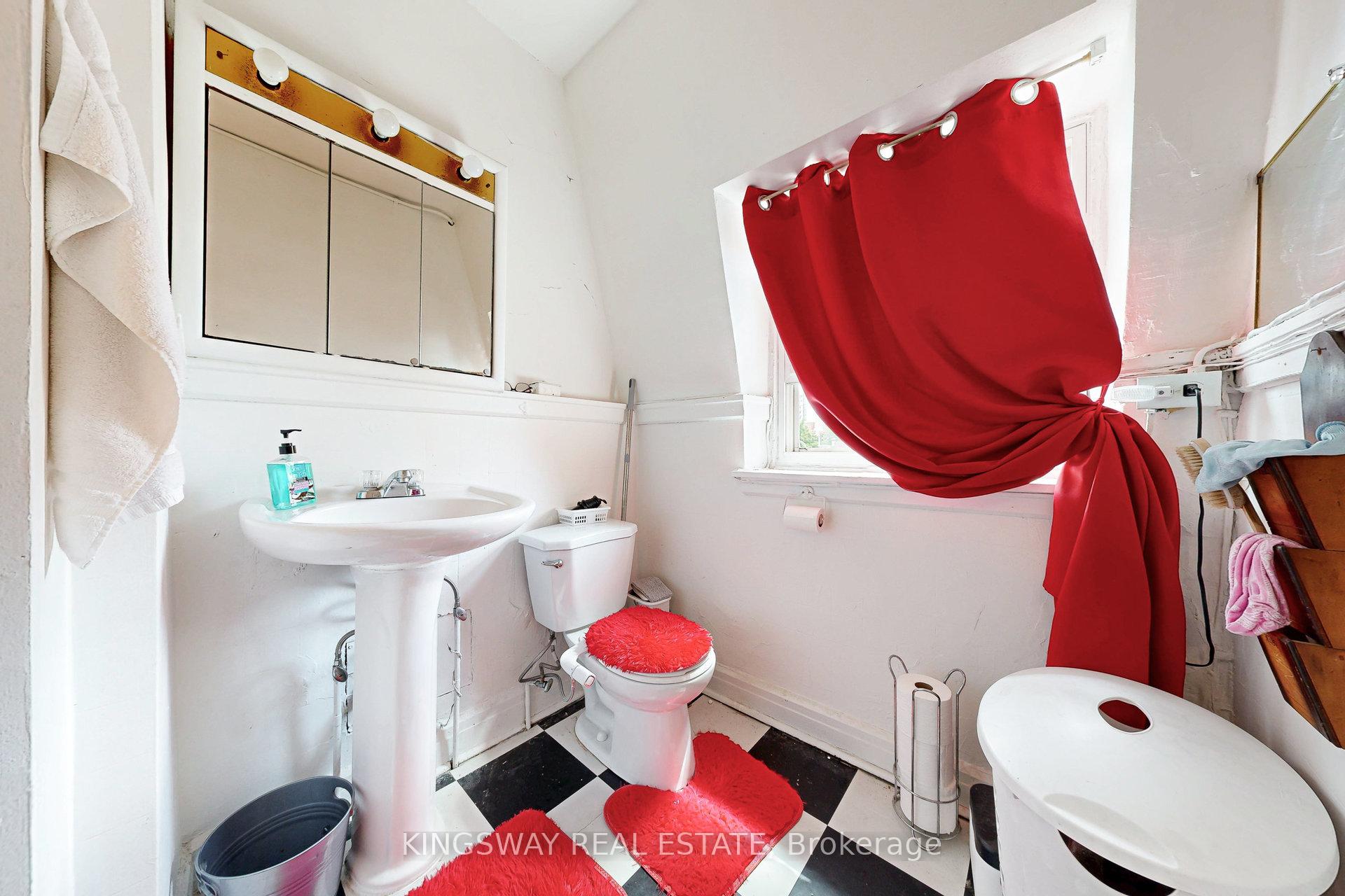 Photo 13 of 237 Dundas Street E, Toronto, Moss Park — HOMEH